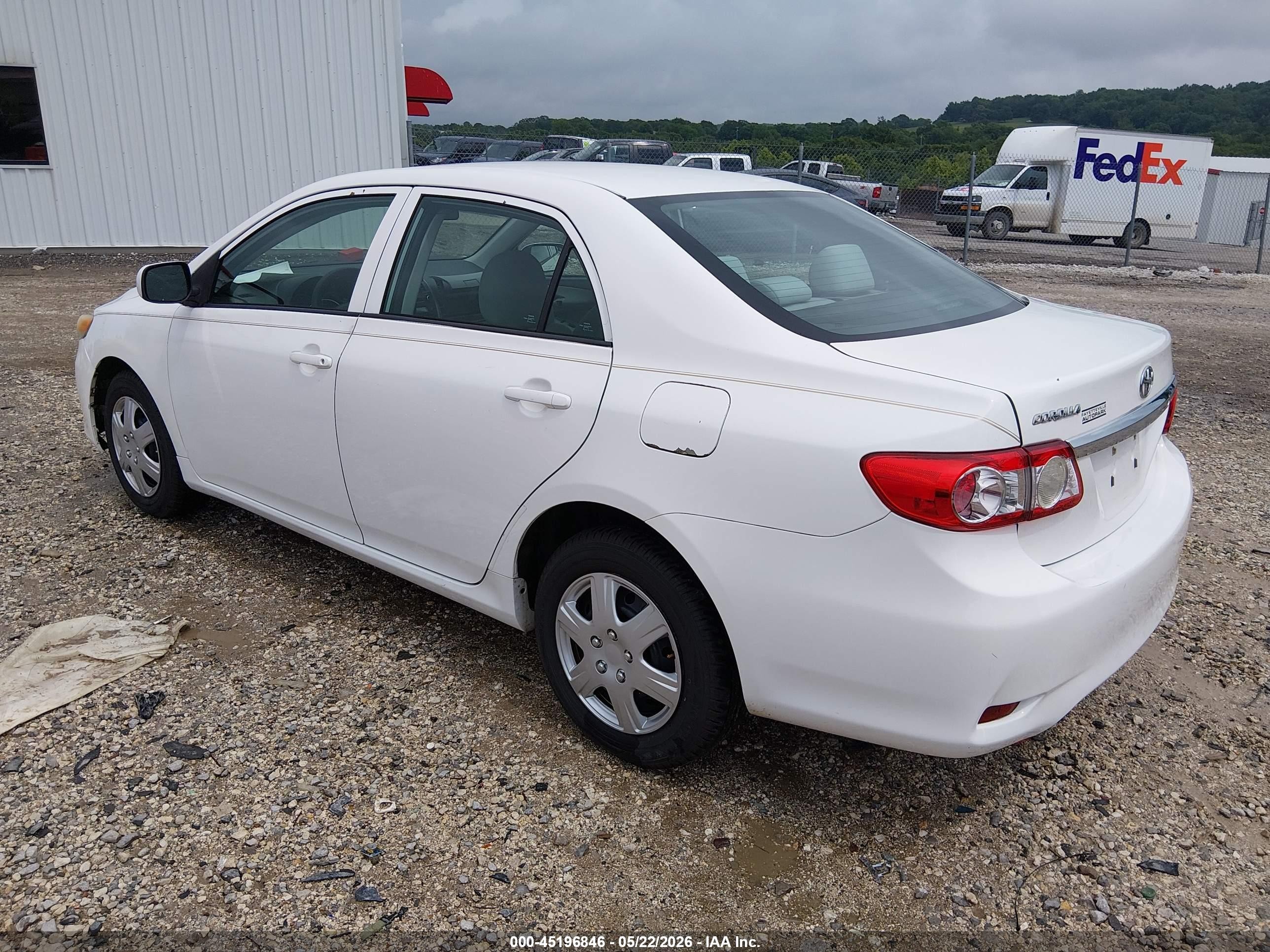 2013 Toyota Corolla L White vin: 5YFBU4EE3DP159888