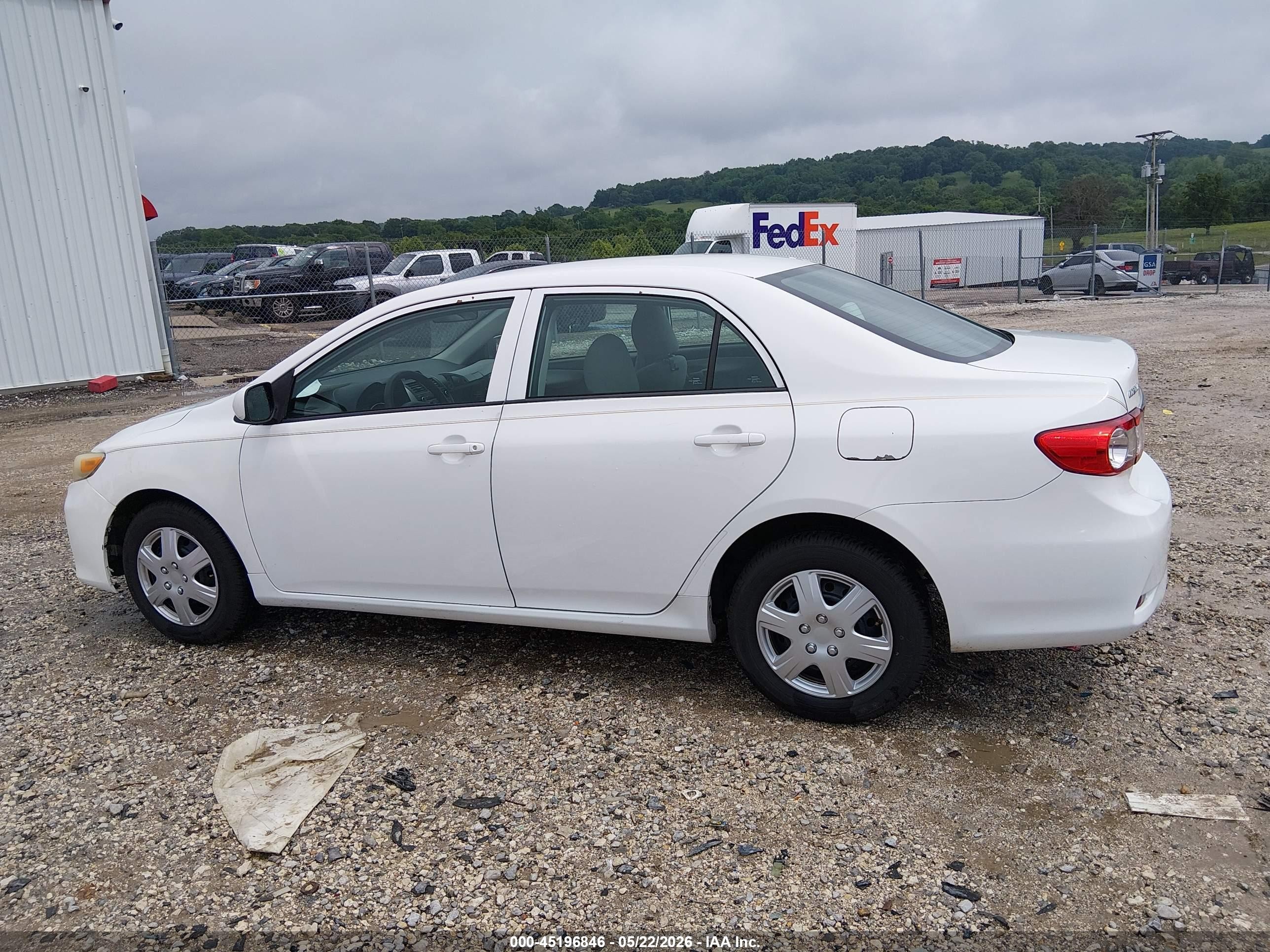 2013 Toyota Corolla L White vin: 5YFBU4EE3DP159888
