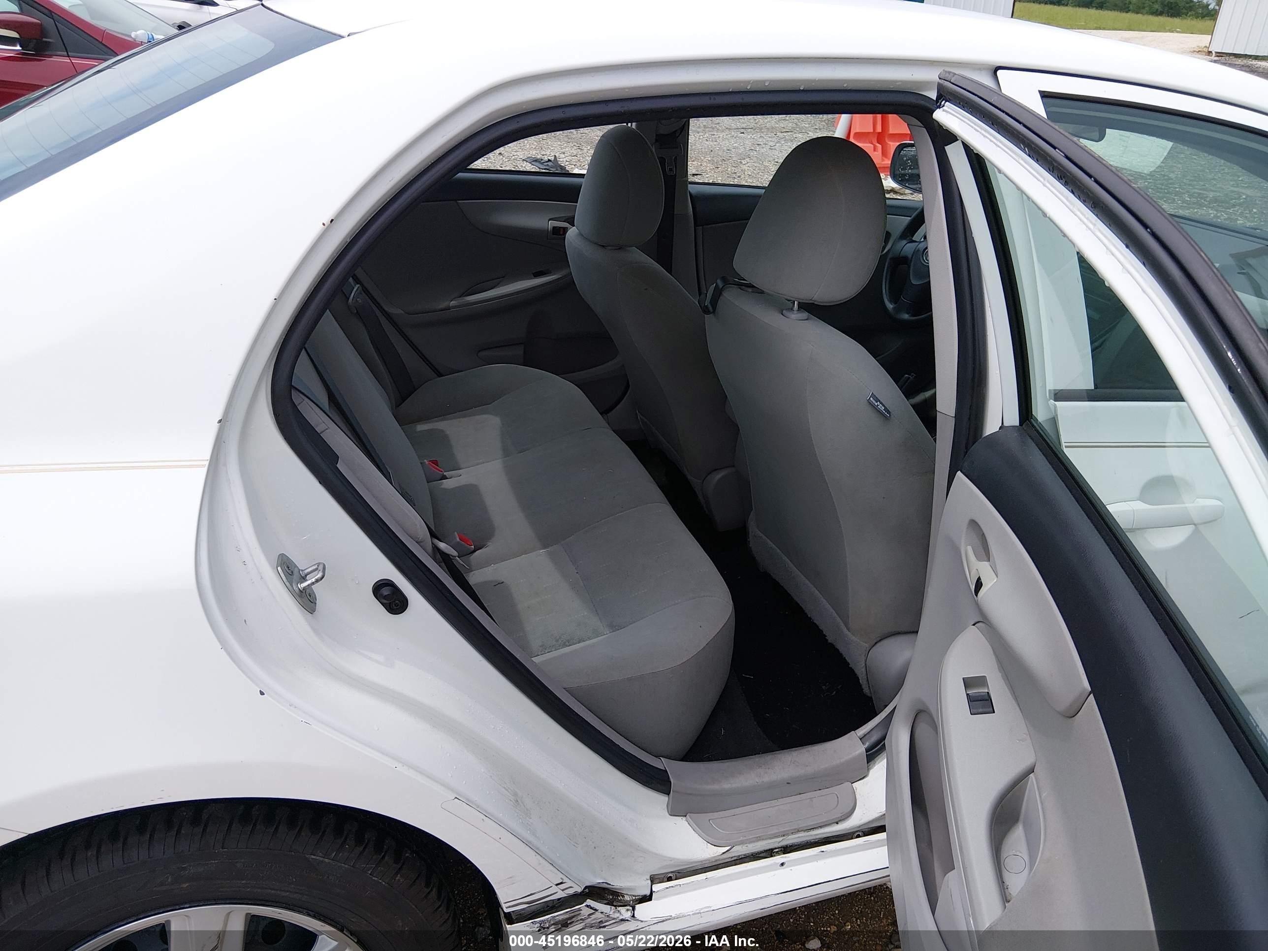 2013 Toyota Corolla L White vin: 5YFBU4EE3DP159888