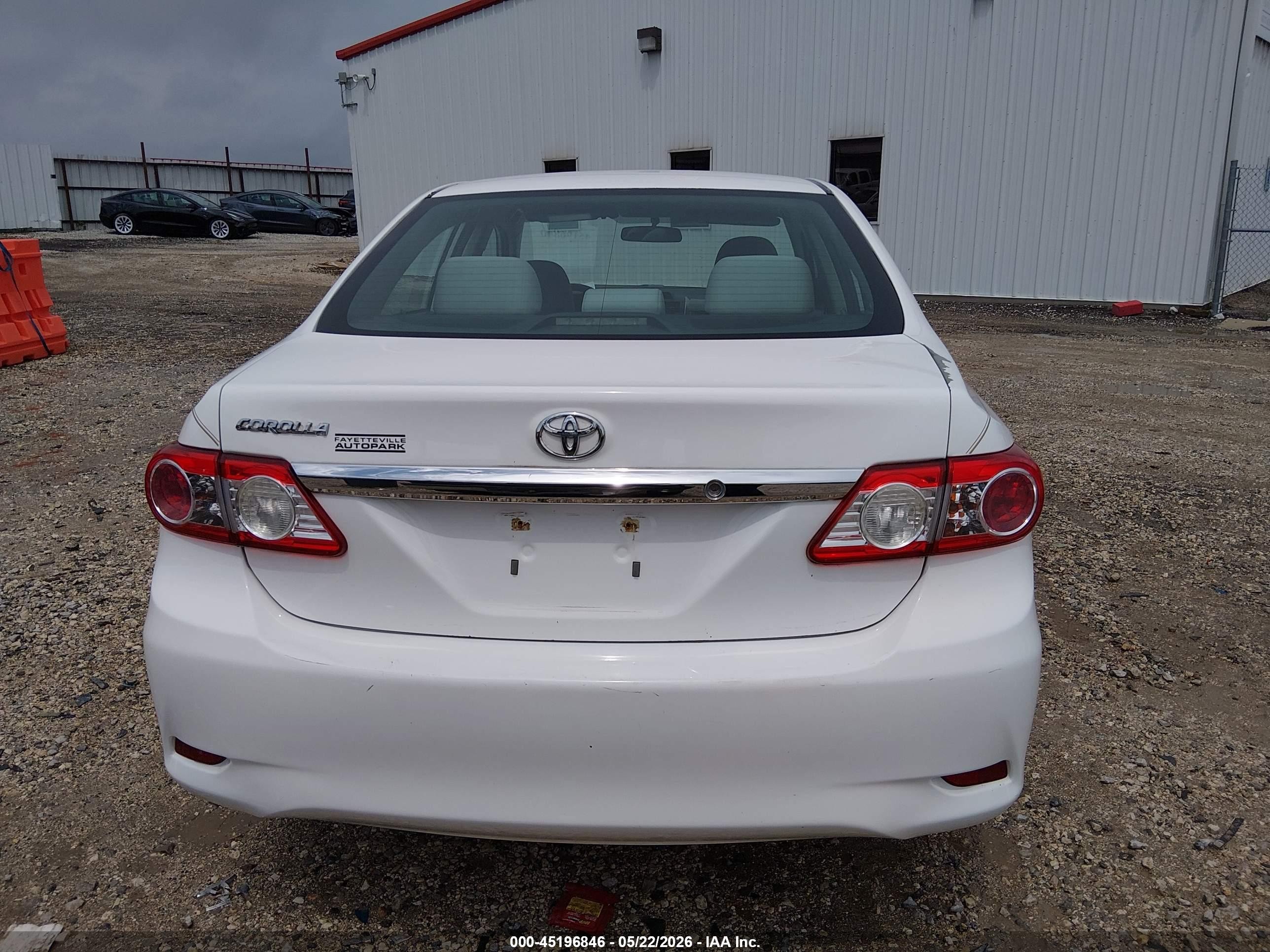 2013 Toyota Corolla L White vin: 5YFBU4EE3DP159888