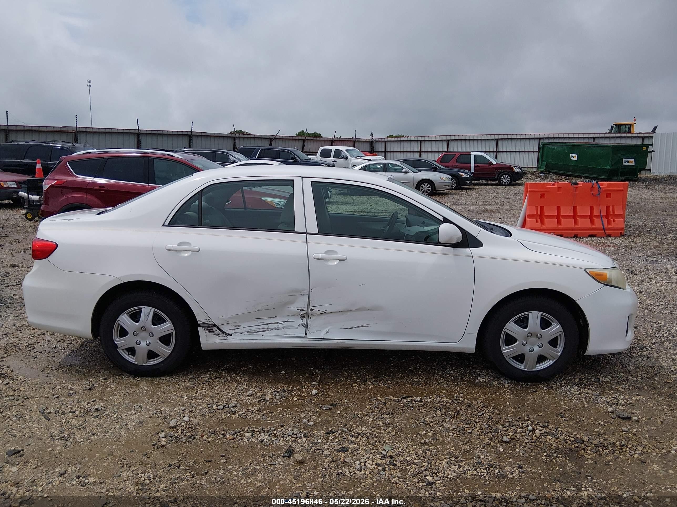 2013 Toyota Corolla L White vin: 5YFBU4EE3DP159888