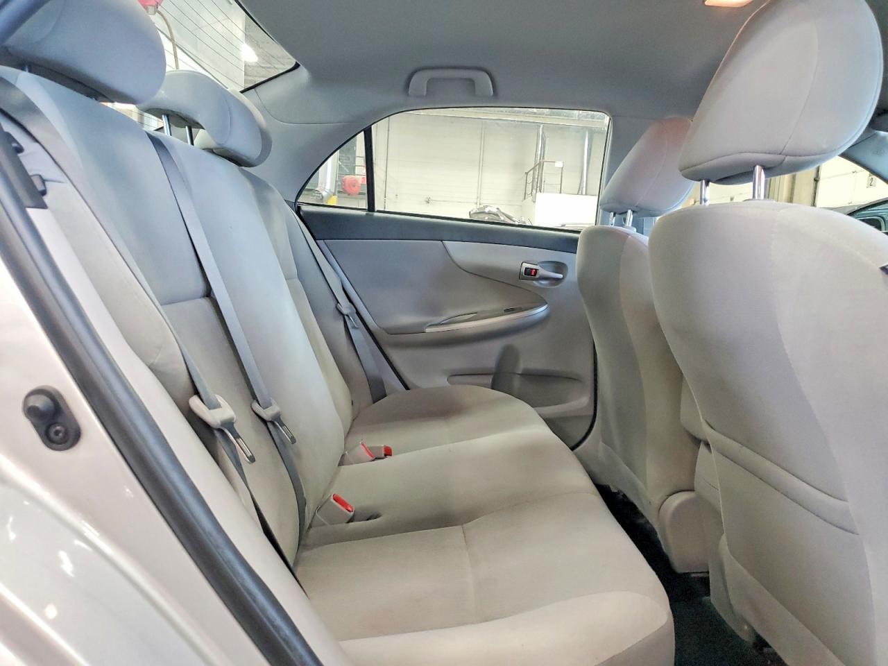 2013 Toyota Corolla Le Silver vin: 5YFBU4EE3DP167358
