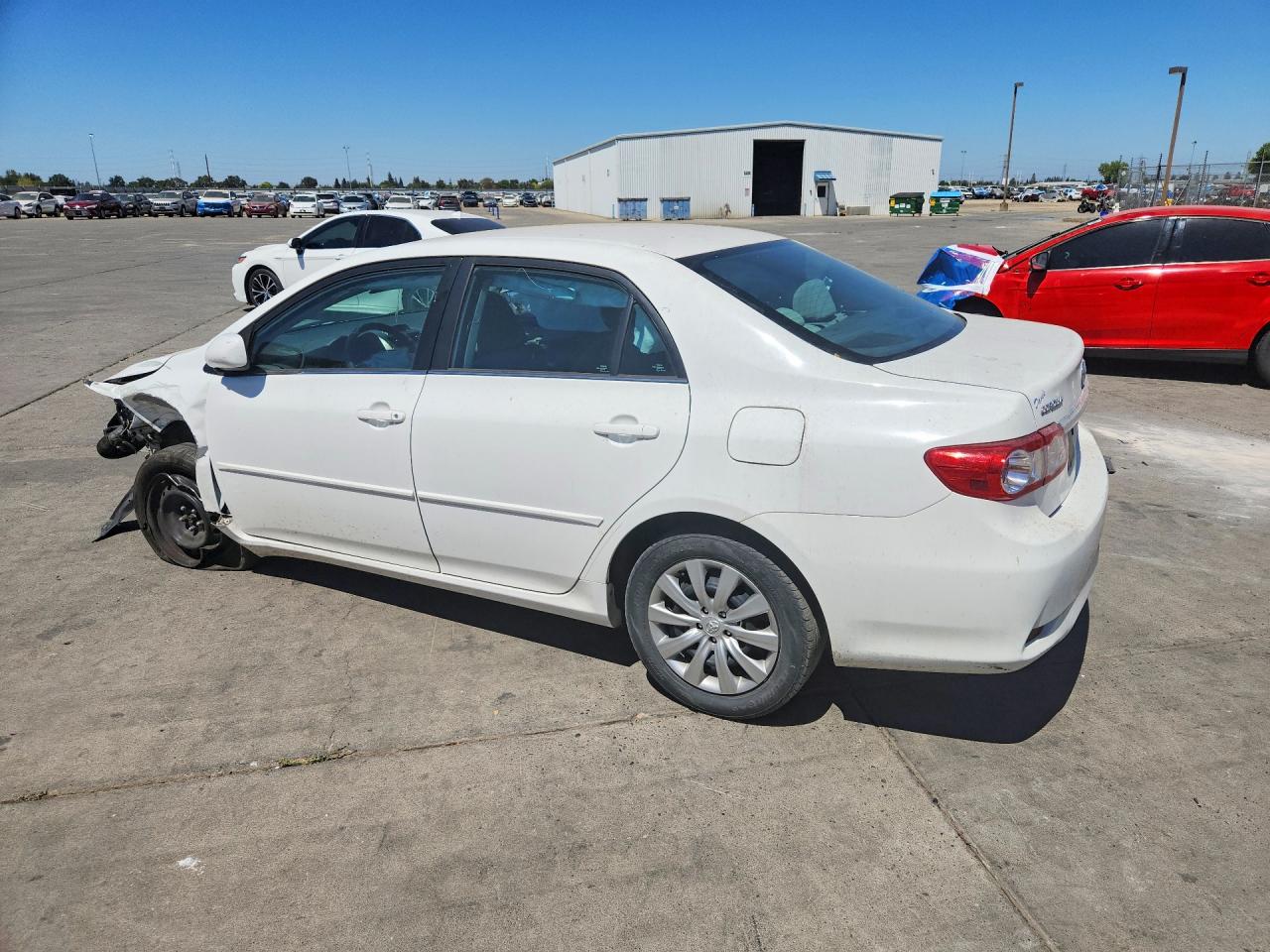 2013 Toyota Corolla Le White vin: 5YFBU4EE3DP169868