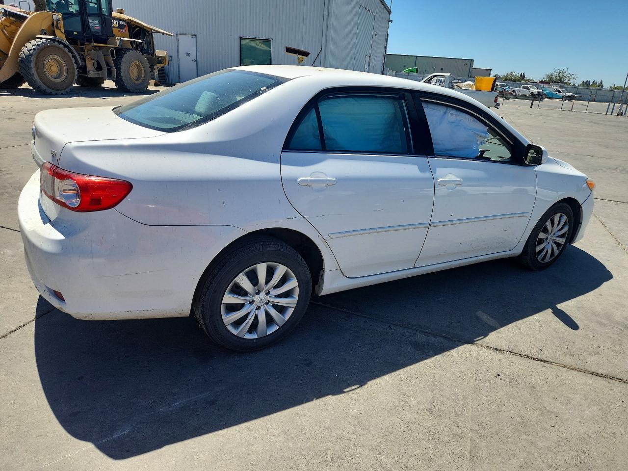 2013 Toyota Corolla Le White vin: 5YFBU4EE3DP169868