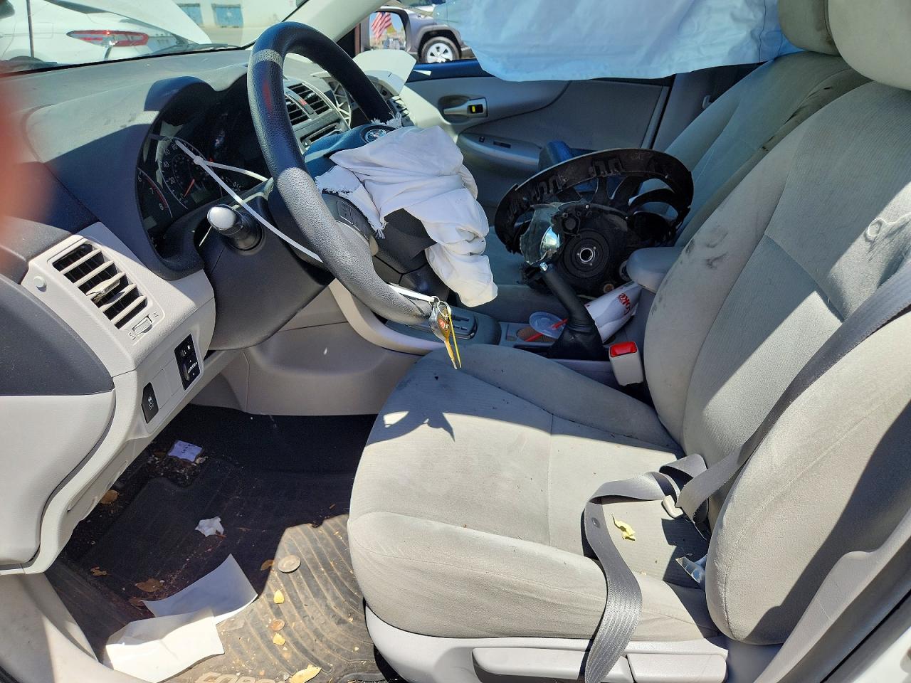 2013 Toyota Corolla Le White vin: 5YFBU4EE3DP169868