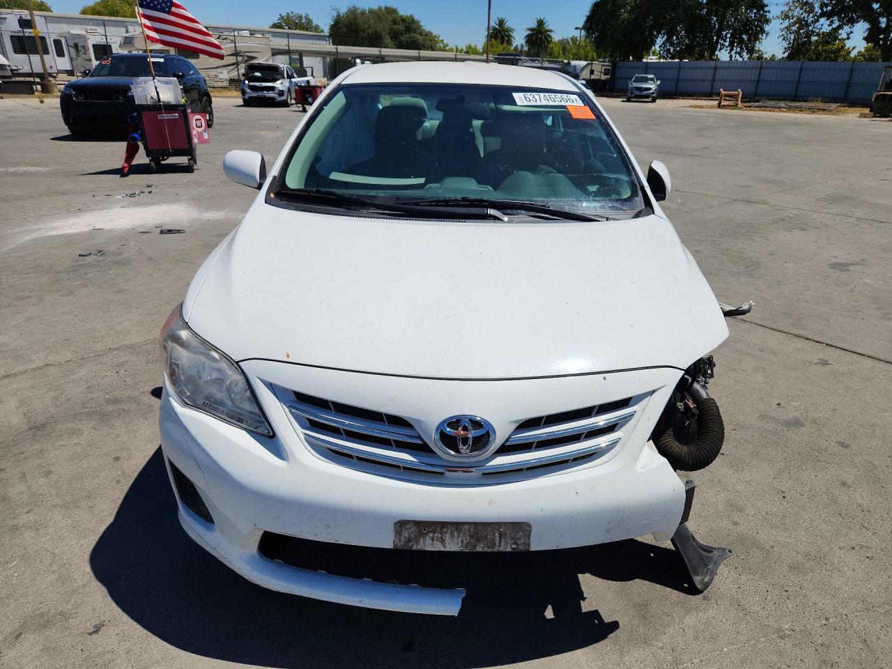 2013 Toyota Corolla Le White vin: 5YFBU4EE3DP169868