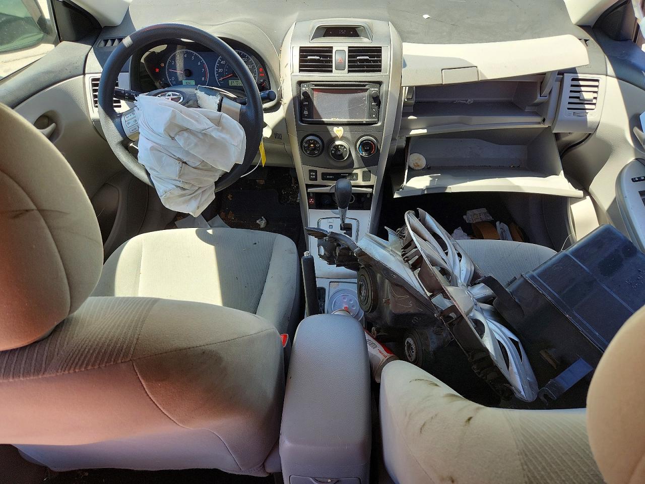 2013 Toyota Corolla Le White vin: 5YFBU4EE3DP169868