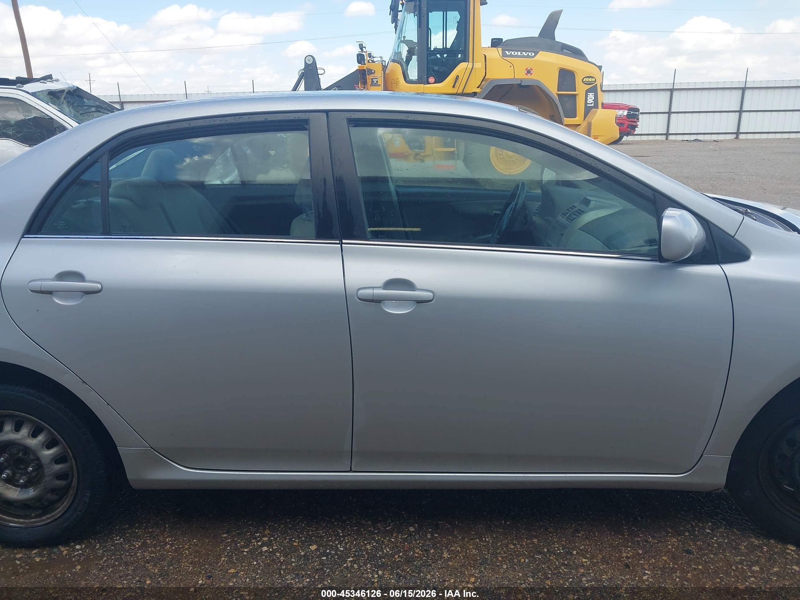 2013 Toyota Corolla Le Silver vin: 5YFBU4EE3DP182118