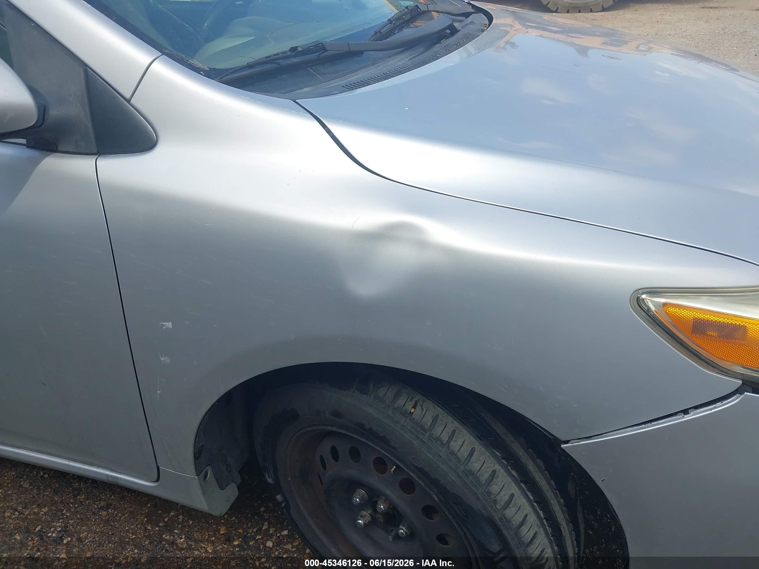 2013 Toyota Corolla Le Silver vin: 5YFBU4EE3DP182118