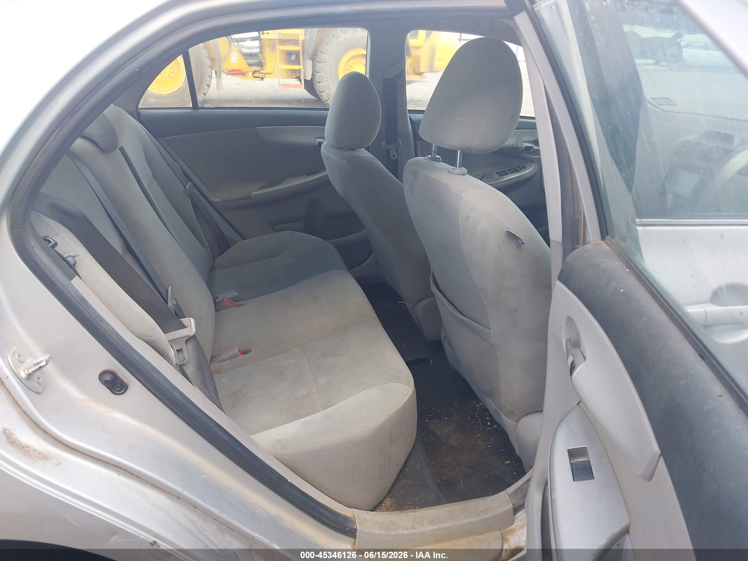 2013 Toyota Corolla Le Silver vin: 5YFBU4EE3DP182118