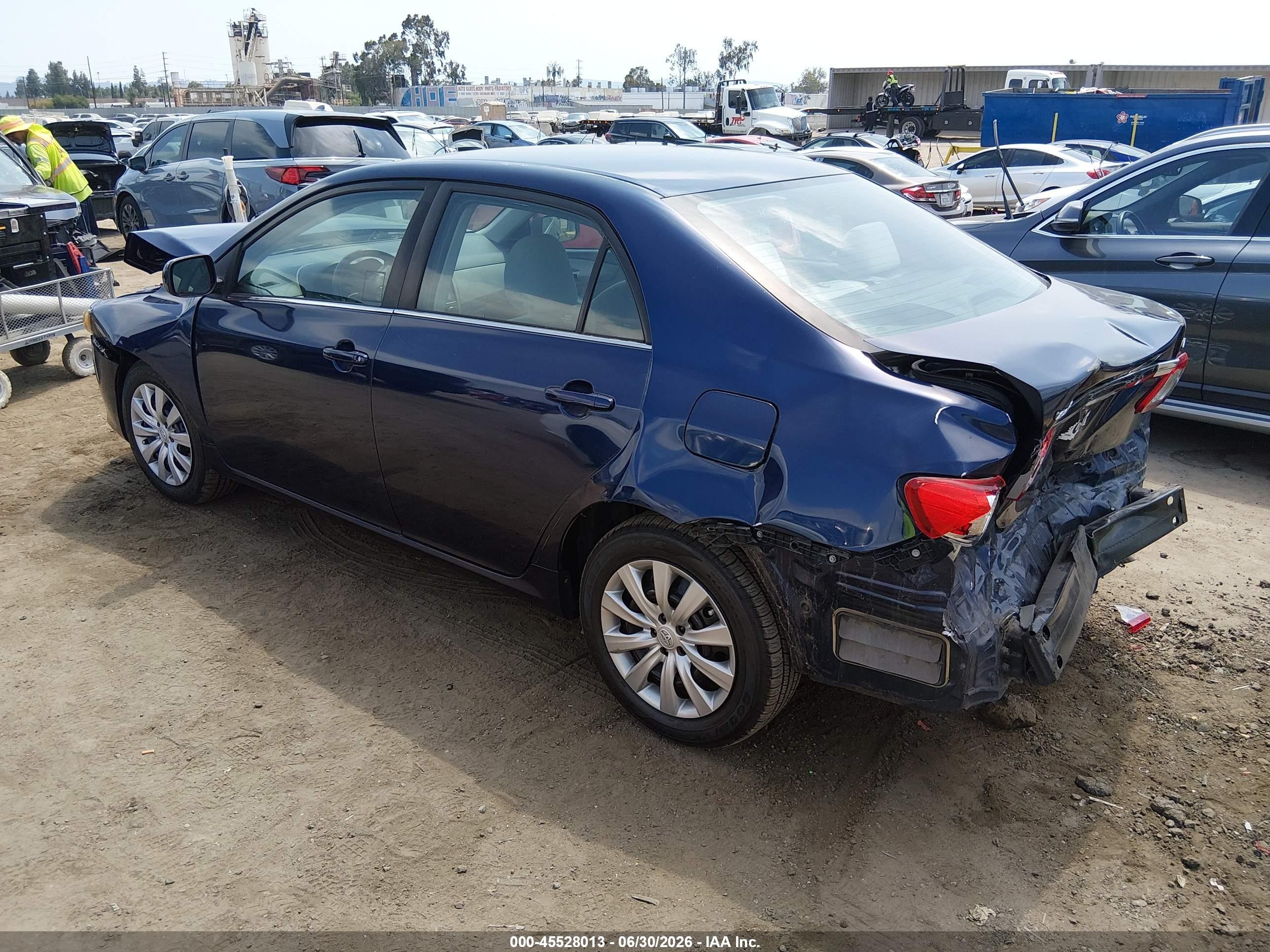 2013 Toyota Corolla Le Blue vin: 5YFBU4EE3DP194625