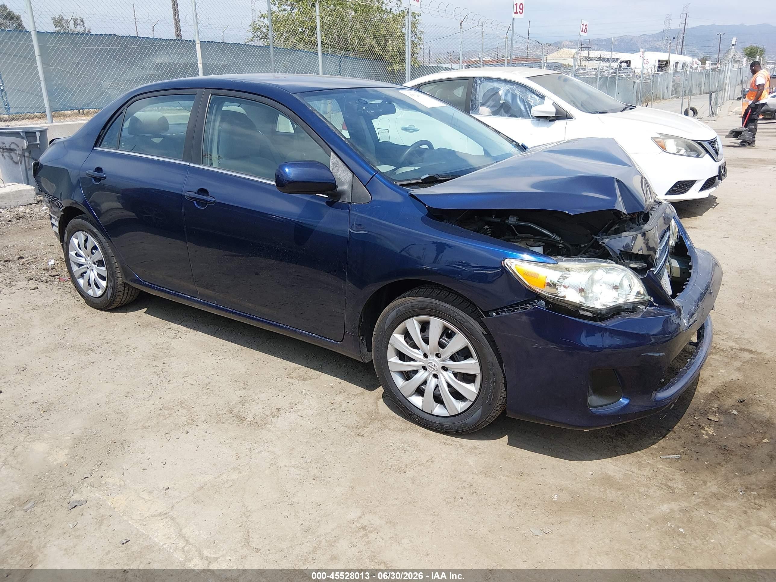 2013 Toyota Corolla Le Blue vin: 5YFBU4EE3DP194625