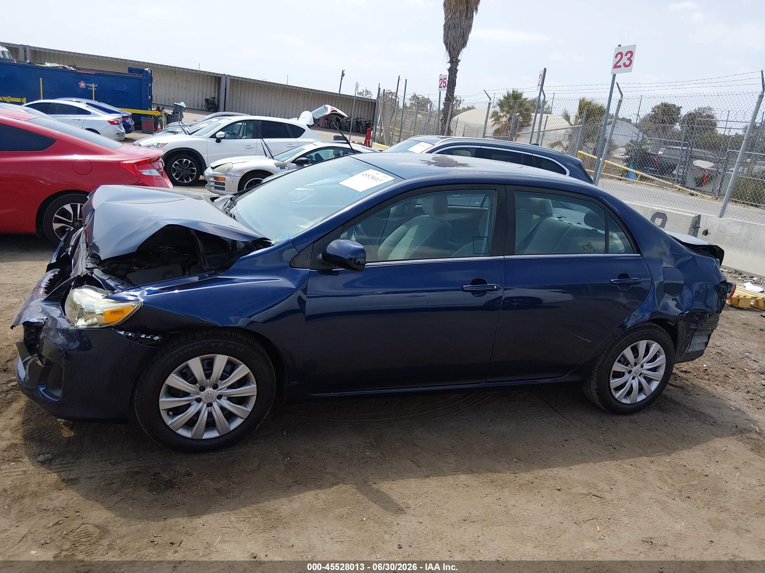 2013 Toyota Corolla Le Blue vin: 5YFBU4EE3DP194625