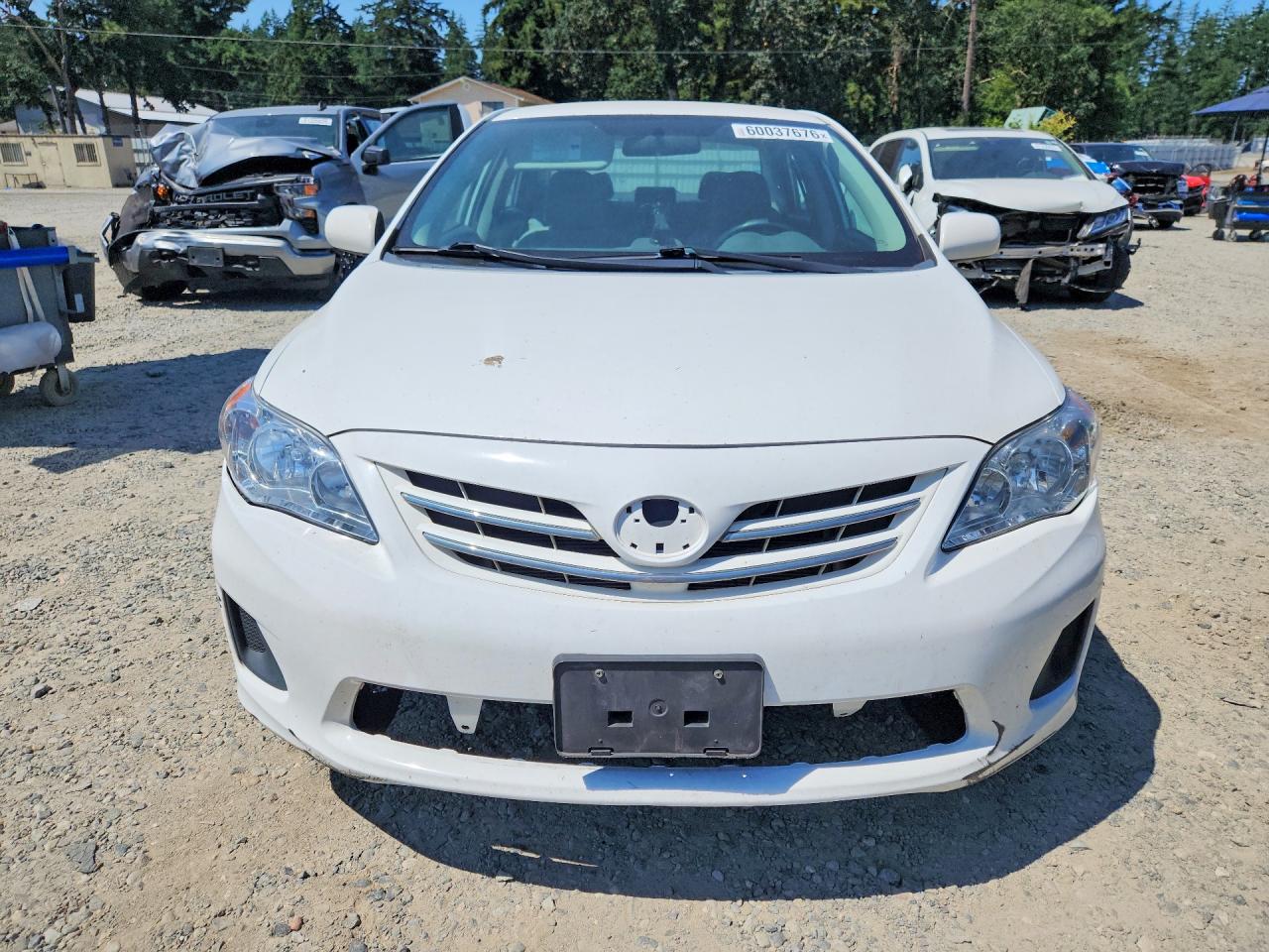 2013 Toyota Corolla Le White vin: 5YFBU4EE3DP200326