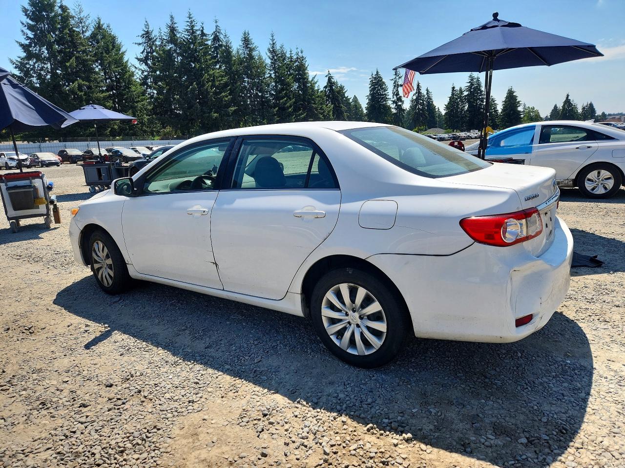 2013 Toyota Corolla Le White vin: 5YFBU4EE3DP200326