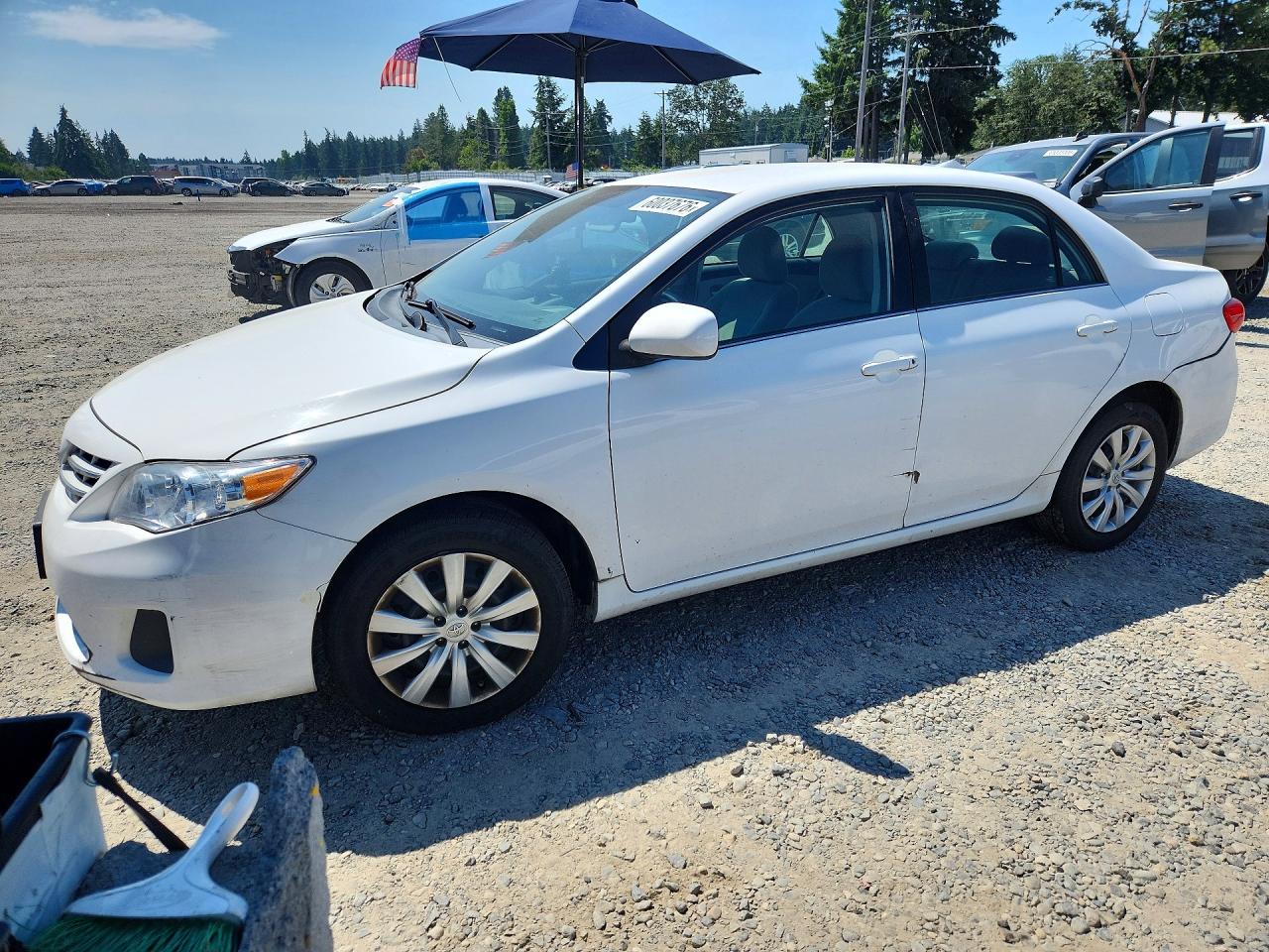 2013 Toyota Corolla Le White vin: 5YFBU4EE3DP200326