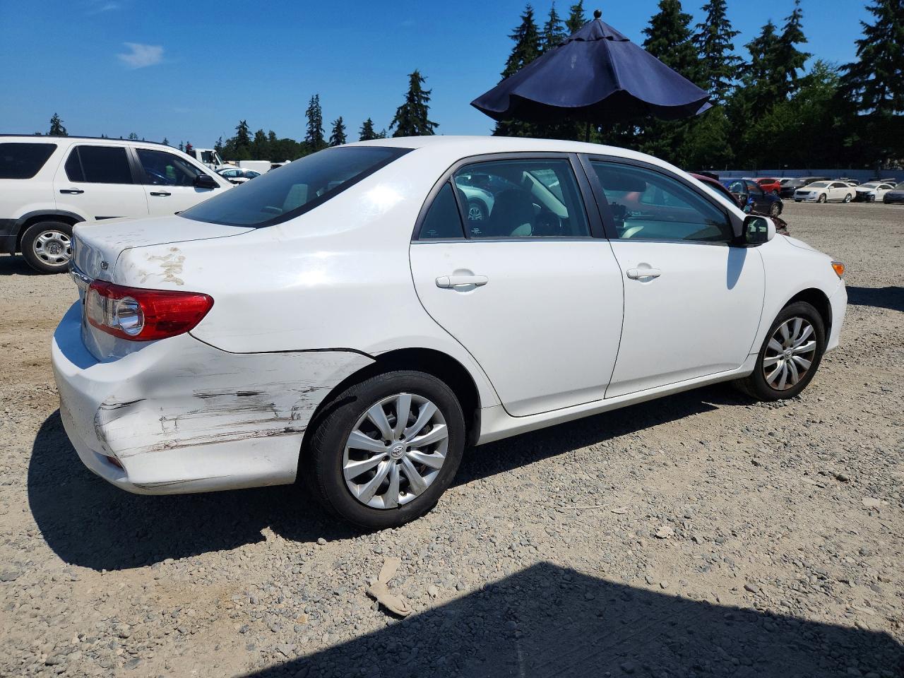 2013 Toyota Corolla Le White vin: 5YFBU4EE3DP200326
