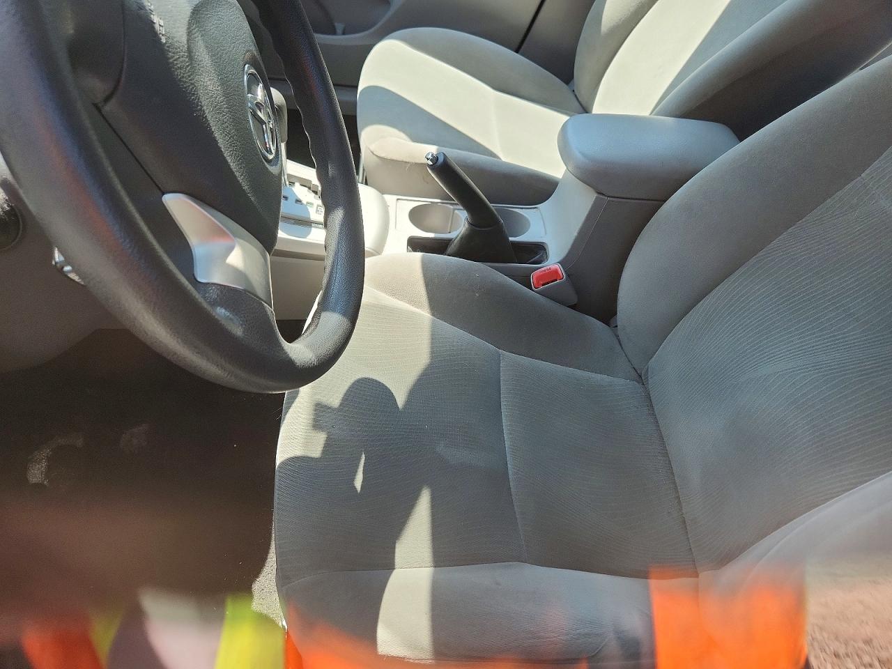 2013 Toyota Corolla Le White vin: 5YFBU4EE3DP200326