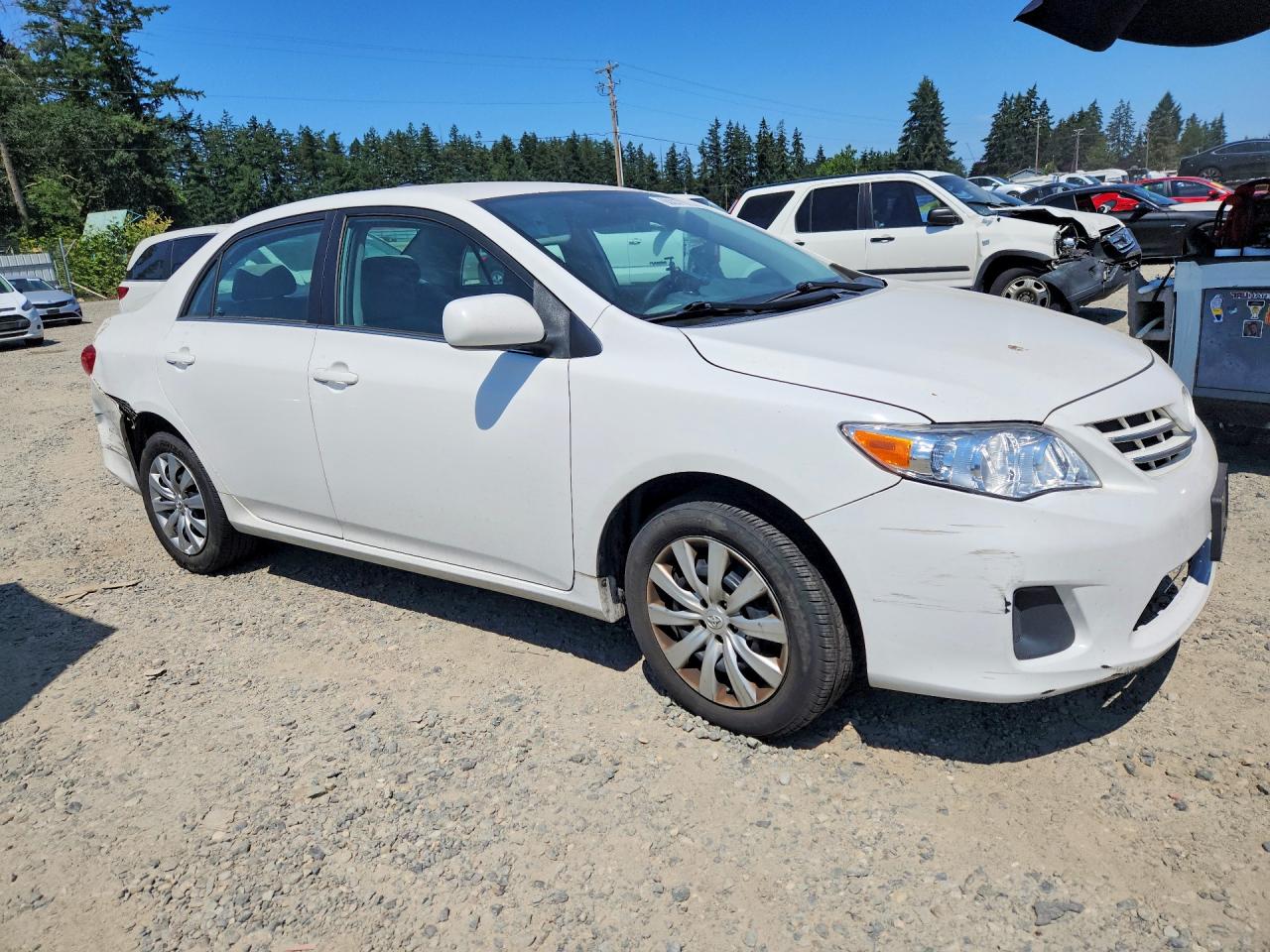 2013 Toyota Corolla Le White vin: 5YFBU4EE3DP200326