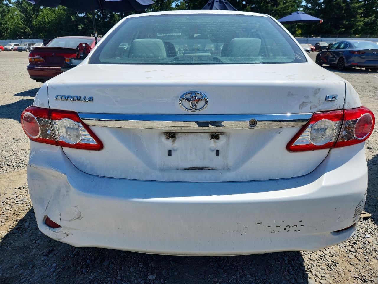 2013 Toyota Corolla Le White vin: 5YFBU4EE3DP200326