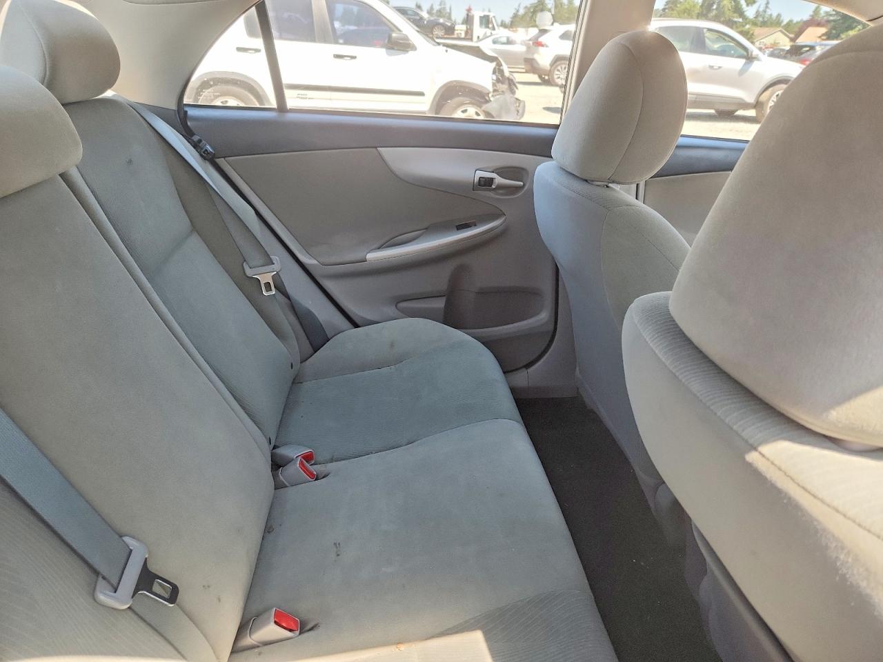 2013 Toyota Corolla Le White vin: 5YFBU4EE3DP200326