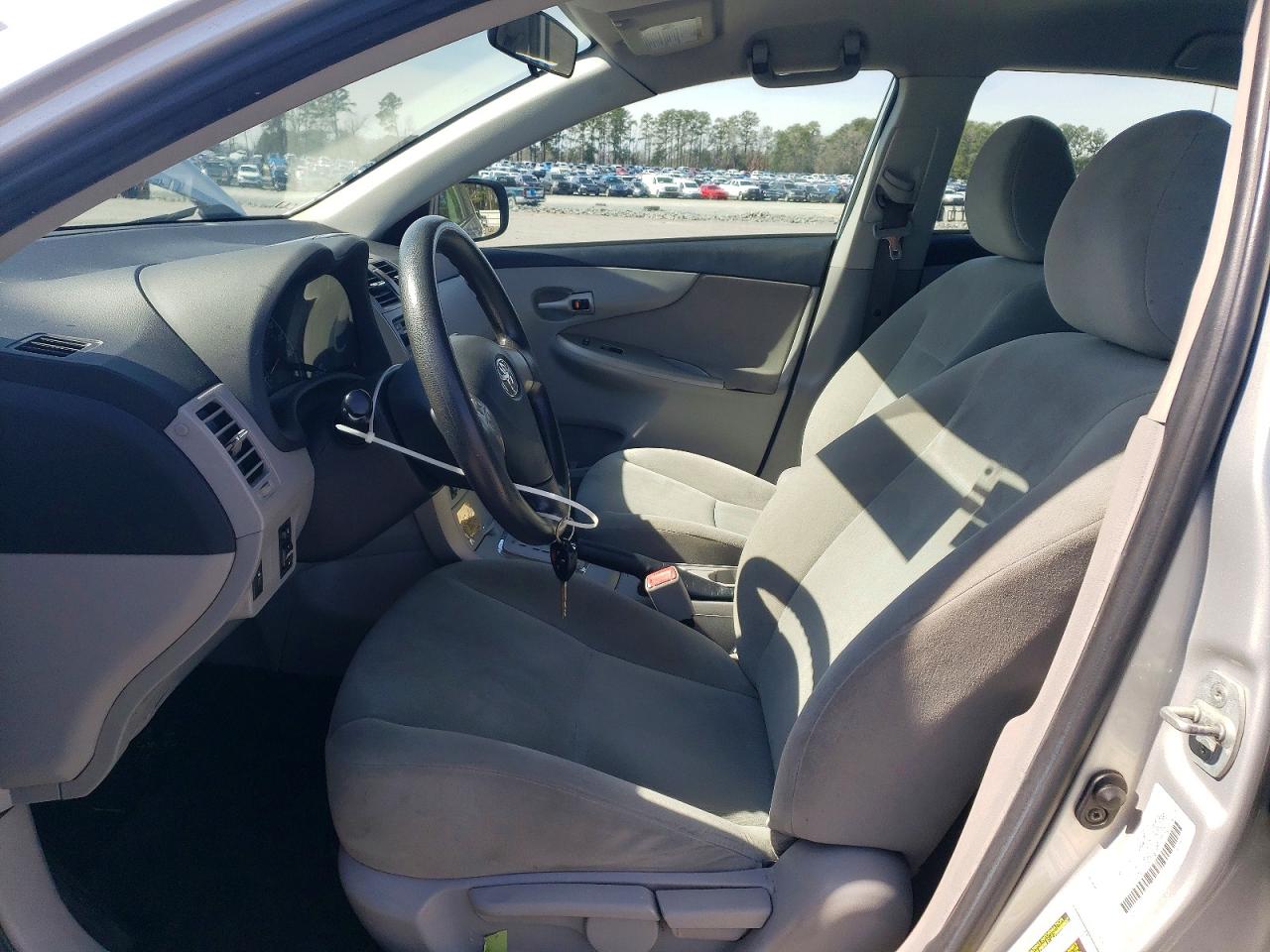 2013 Toyota Corolla Le Silver vin: 5YFBU4EE3DP201654