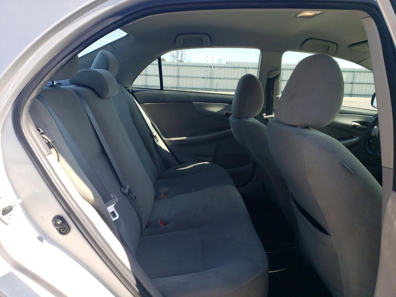 2013 Toyota Corolla Le Silver vin: 5YFBU4EE3DP201654