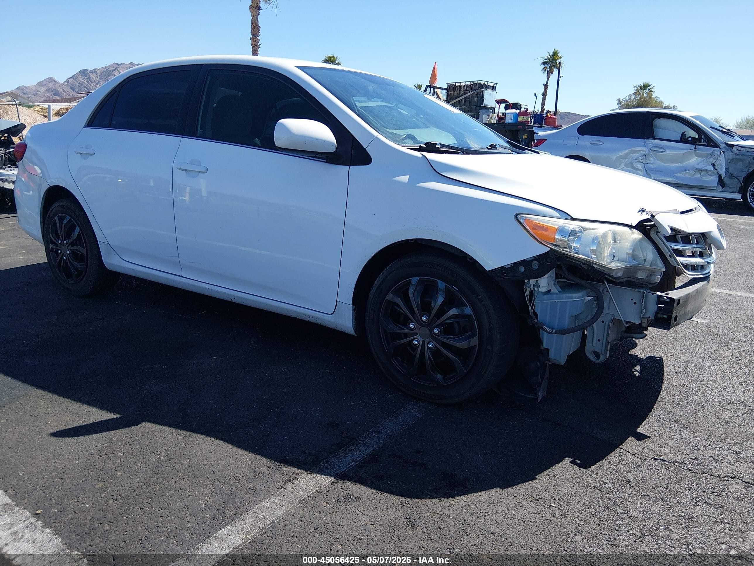 2013 Toyota Corolla Le White vin: 5YFBU4EE3DP217630
