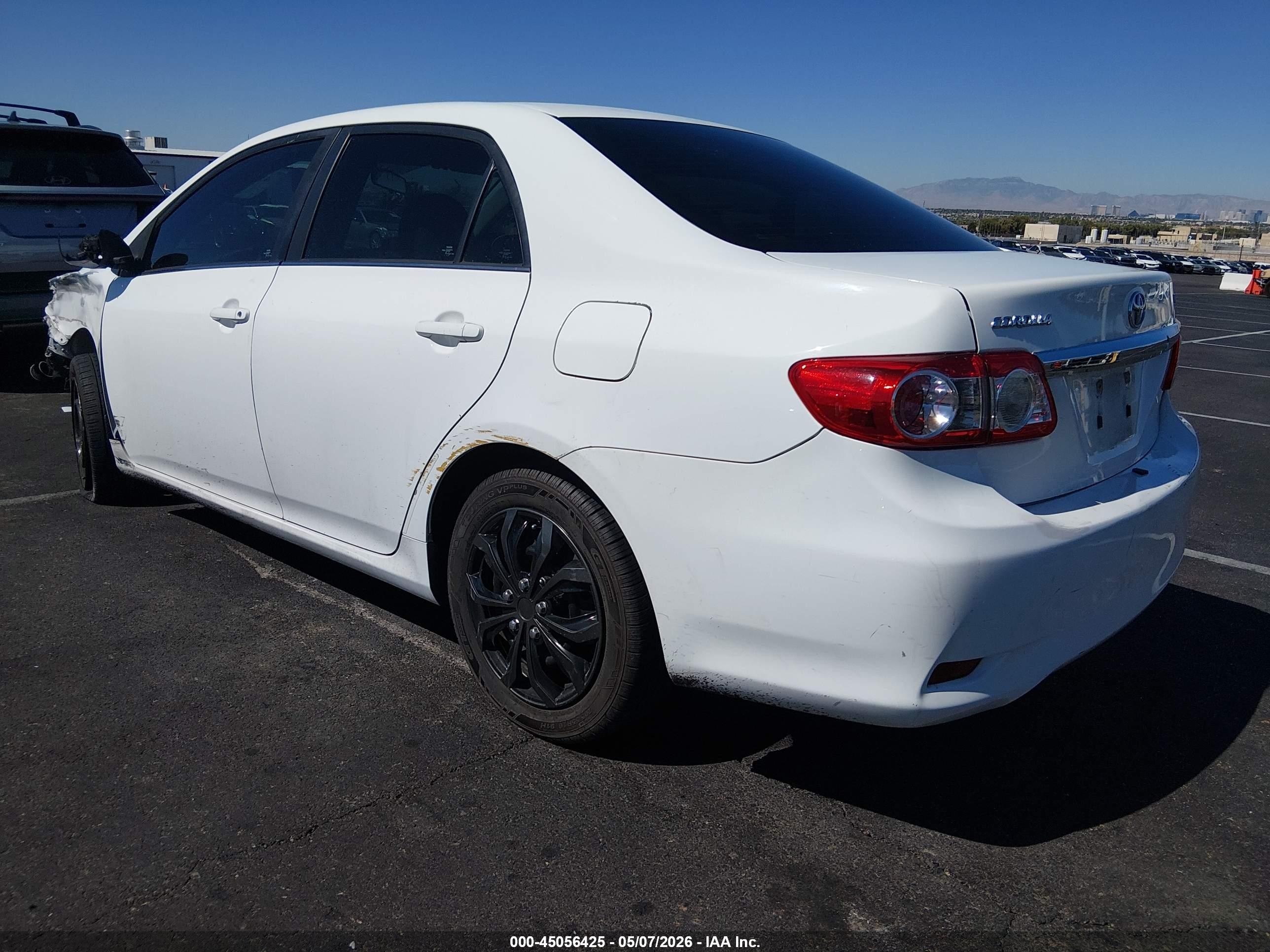 2013 Toyota Corolla Le White vin: 5YFBU4EE3DP217630