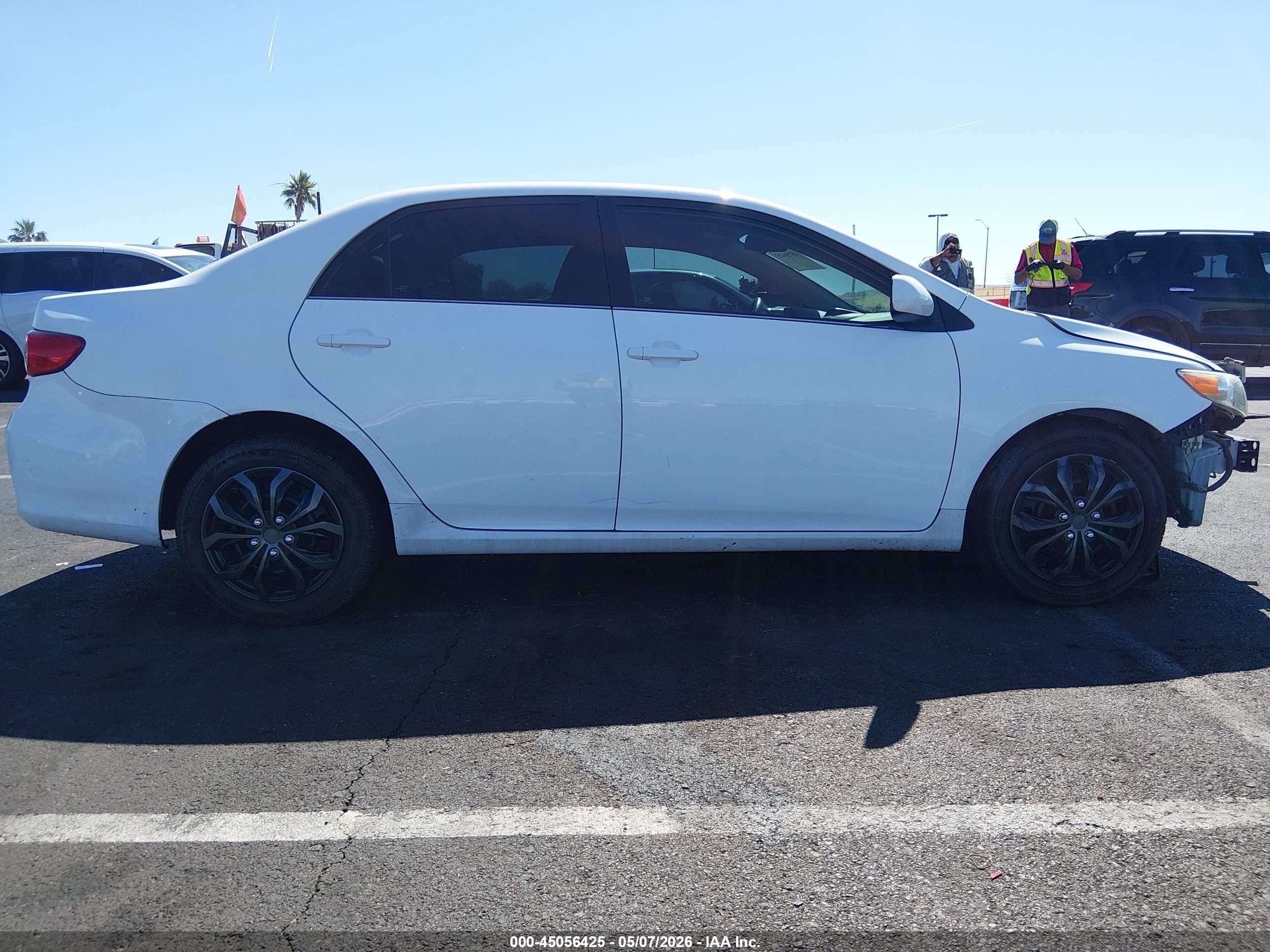 2013 Toyota Corolla Le White vin: 5YFBU4EE3DP217630