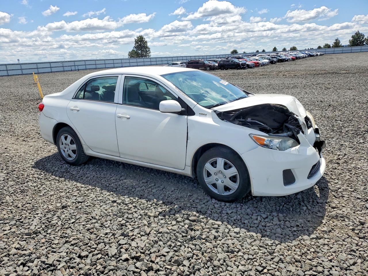 2013 Toyota Corolla L White vin: 5YFBU4EE3DP219149