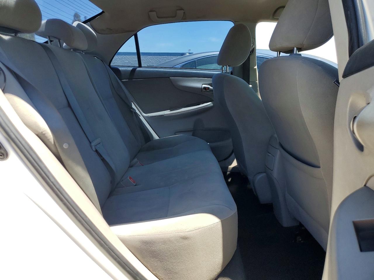 2012 Toyota Corolla Le White vin: 5YFBU4EE4CP020092
