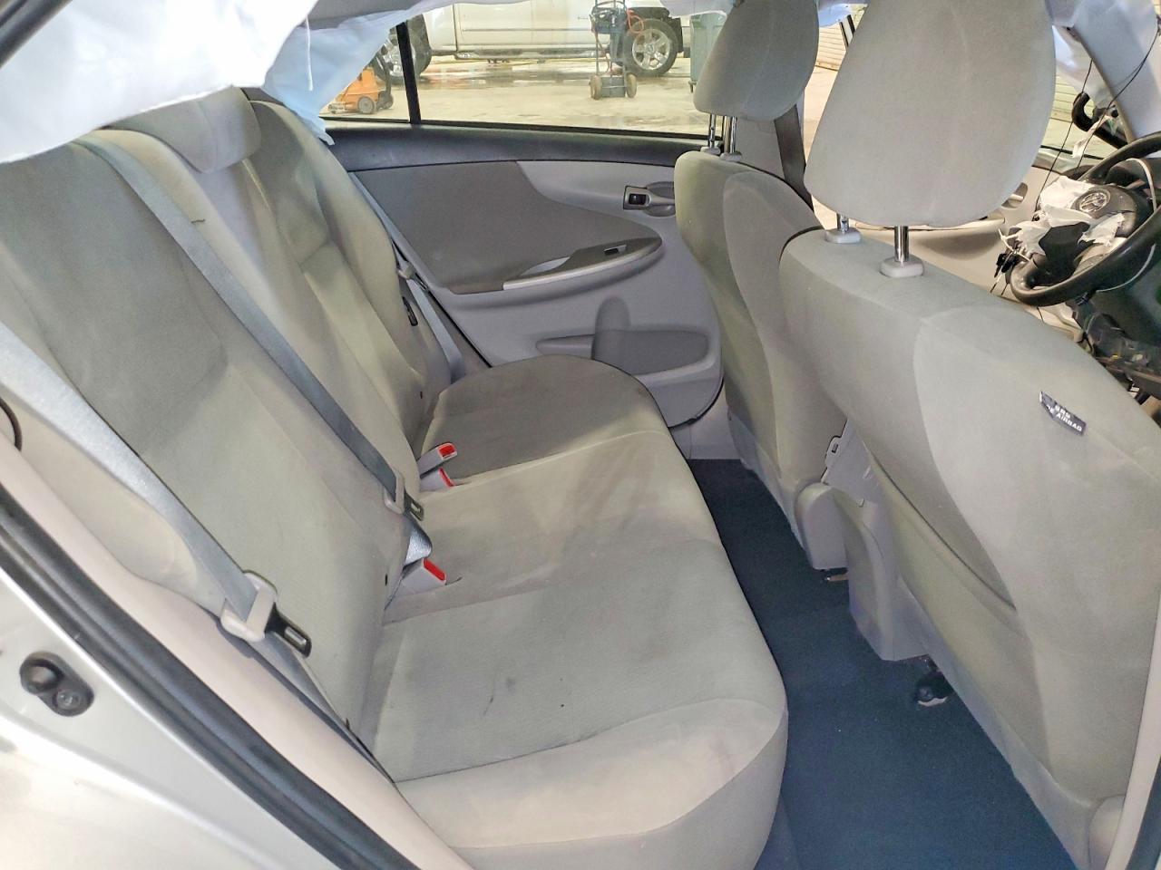 2012 Toyota Corolla Le Silver vin: 5YFBU4EE4CP045042