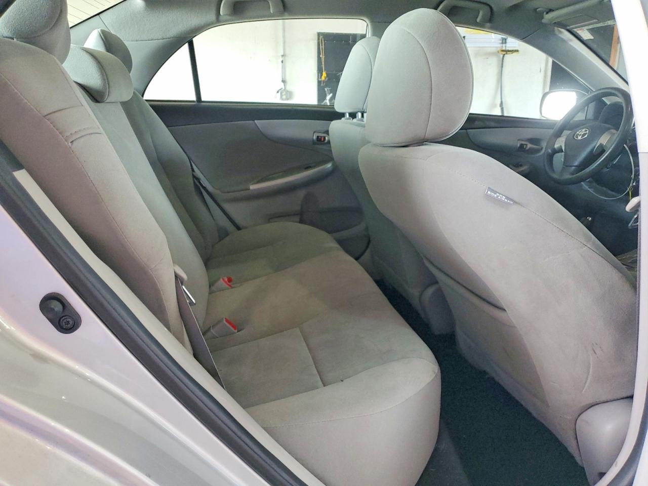 2012 Toyota Corolla Le Silver vin: 5YFBU4EE4CP048068