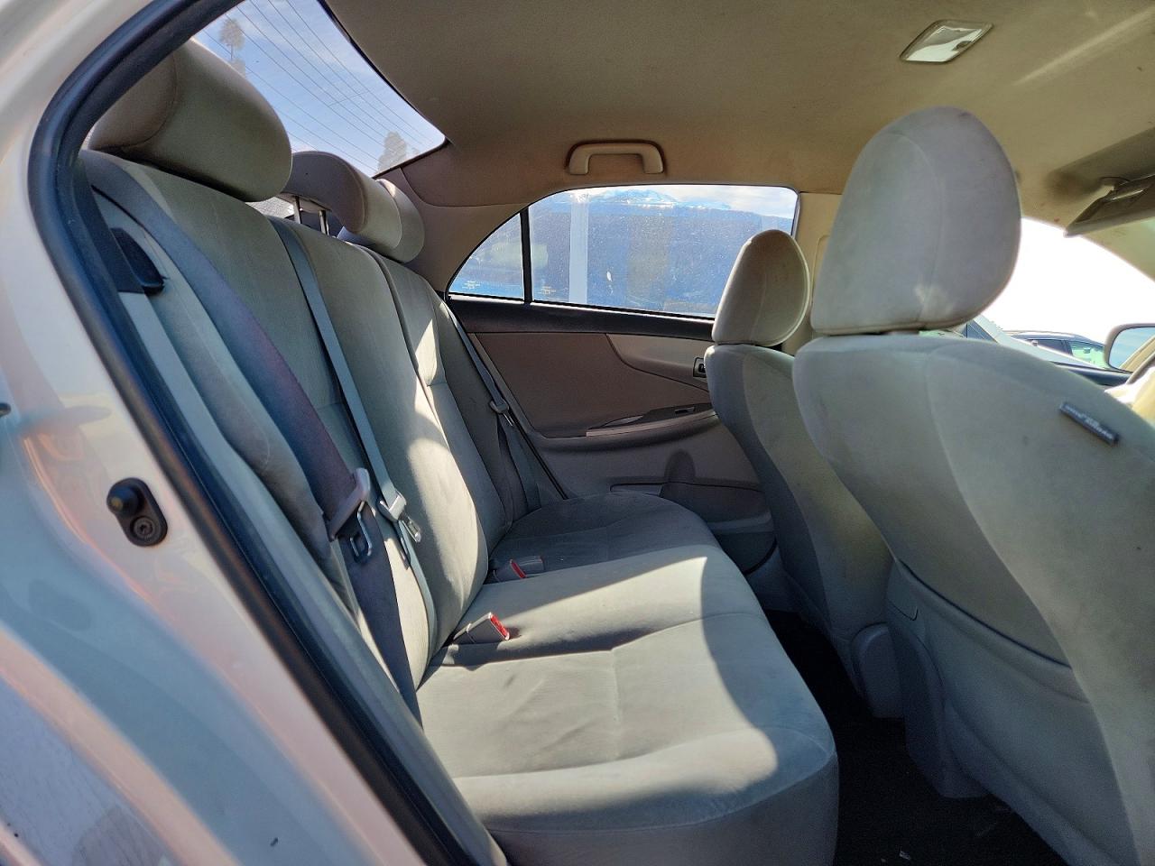 2012 Toyota Corolla Le White vin: 5YFBU4EE4CP051066