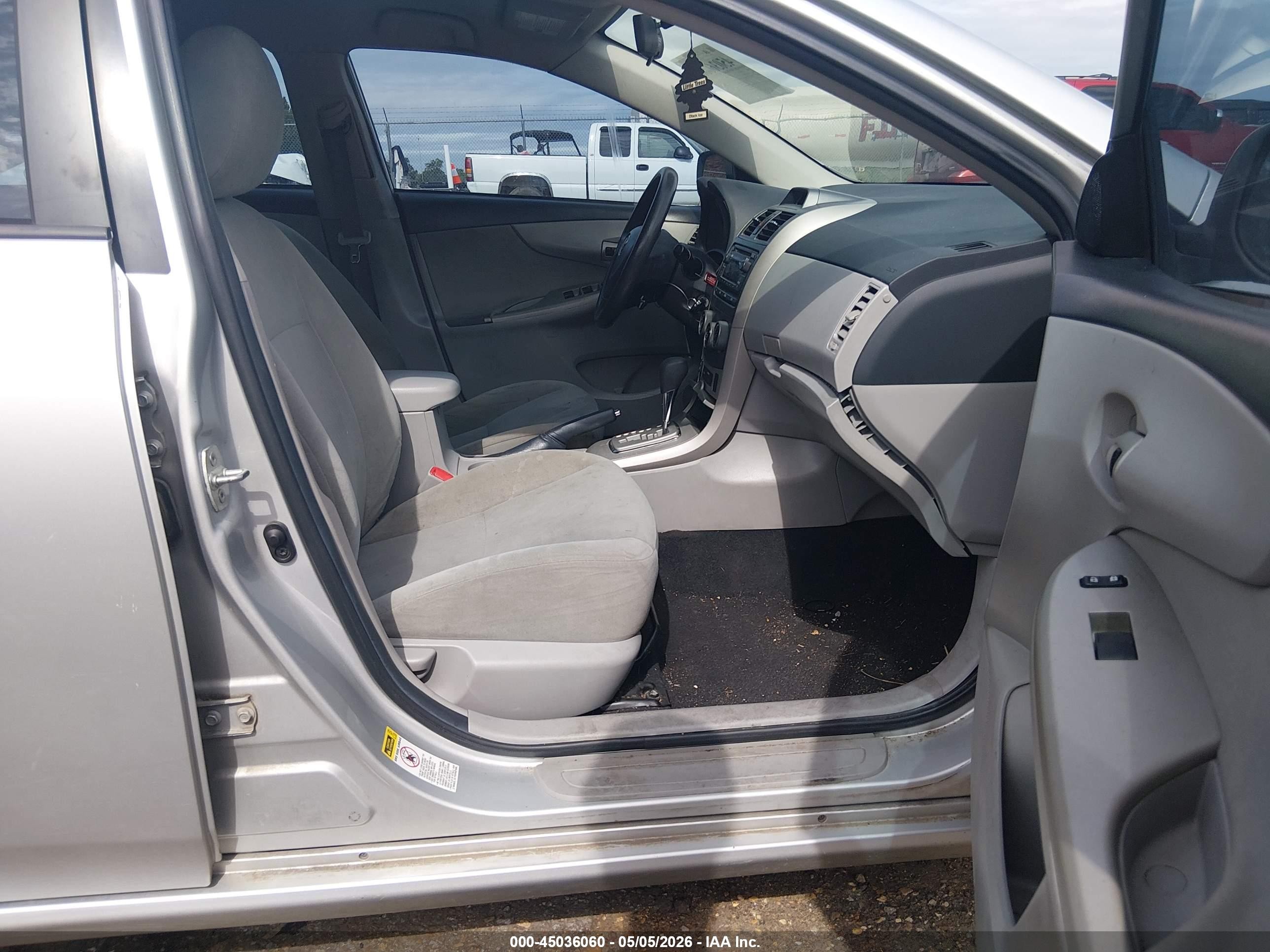 2012 Toyota Corolla Le Silver vin: 5YFBU4EE4CP052167