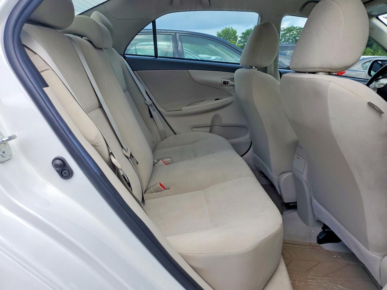 2012 Toyota Corolla L White vin: 5YFBU4EE4CP052671