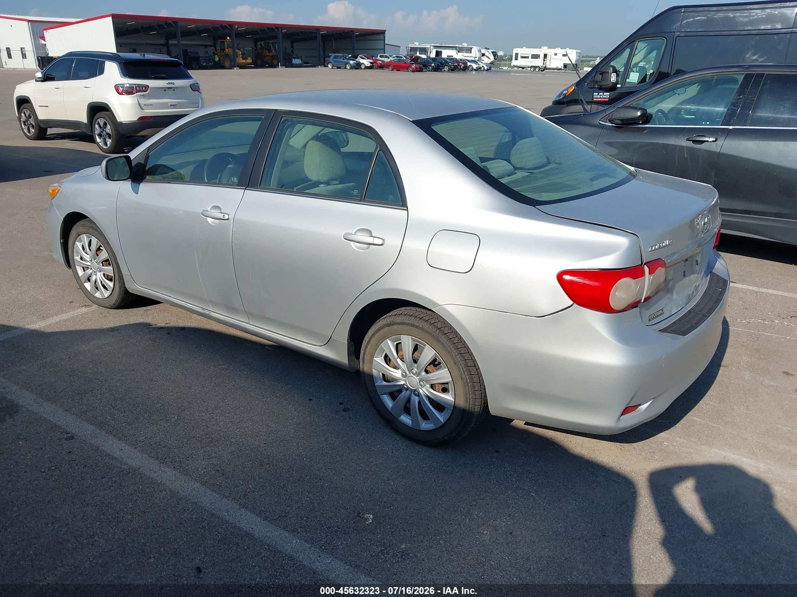 2013 Toyota Corolla Le Silver vin: 5YFBU4EE4DP075272