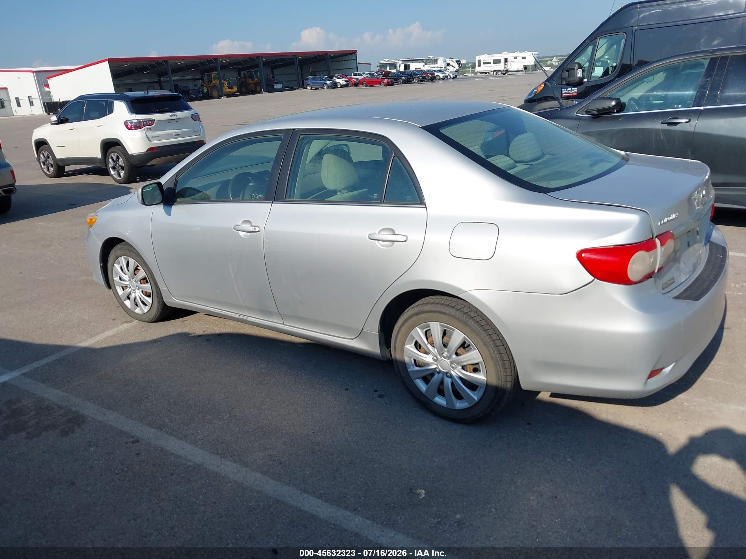 2013 Toyota Corolla Le Silver vin: 5YFBU4EE4DP075272