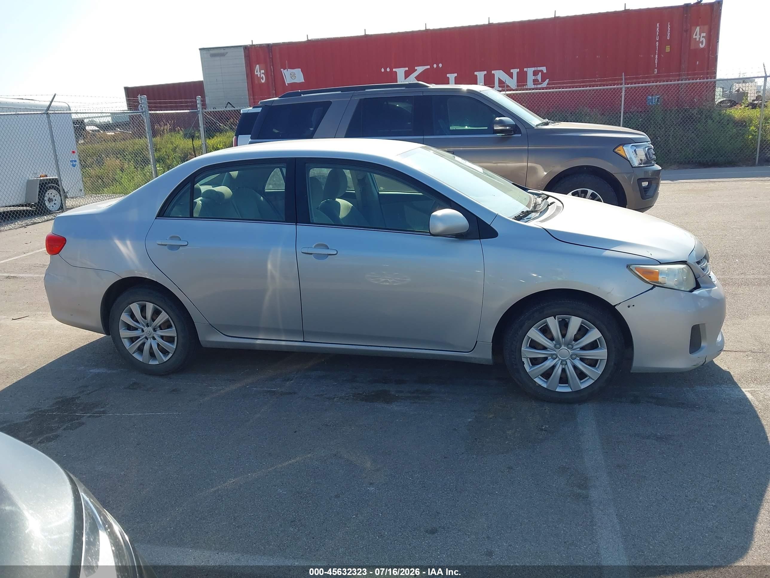 2013 Toyota Corolla Le Silver vin: 5YFBU4EE4DP075272