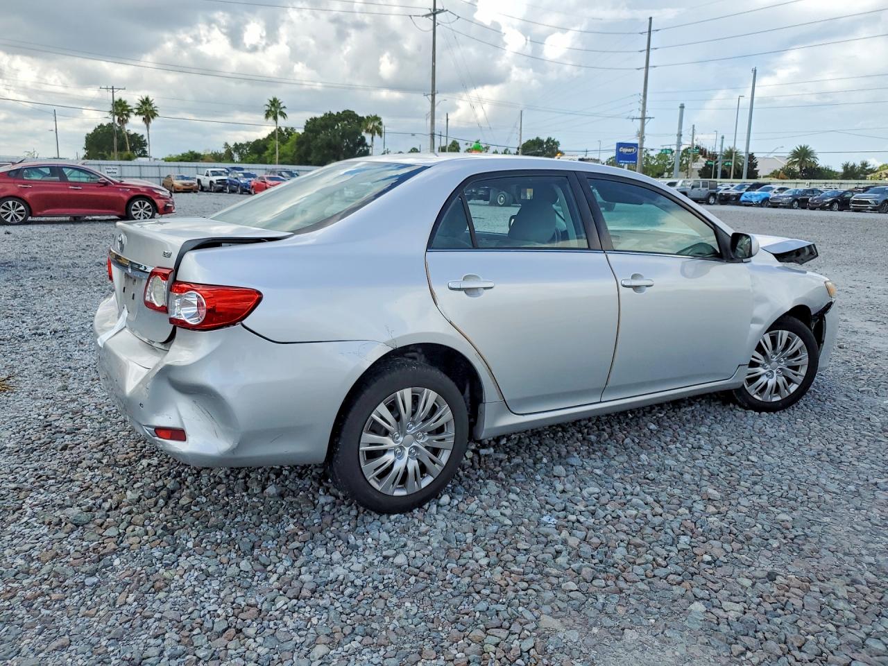 2013 Toyota Corolla Le Silver vin: 5YFBU4EE4DP076910