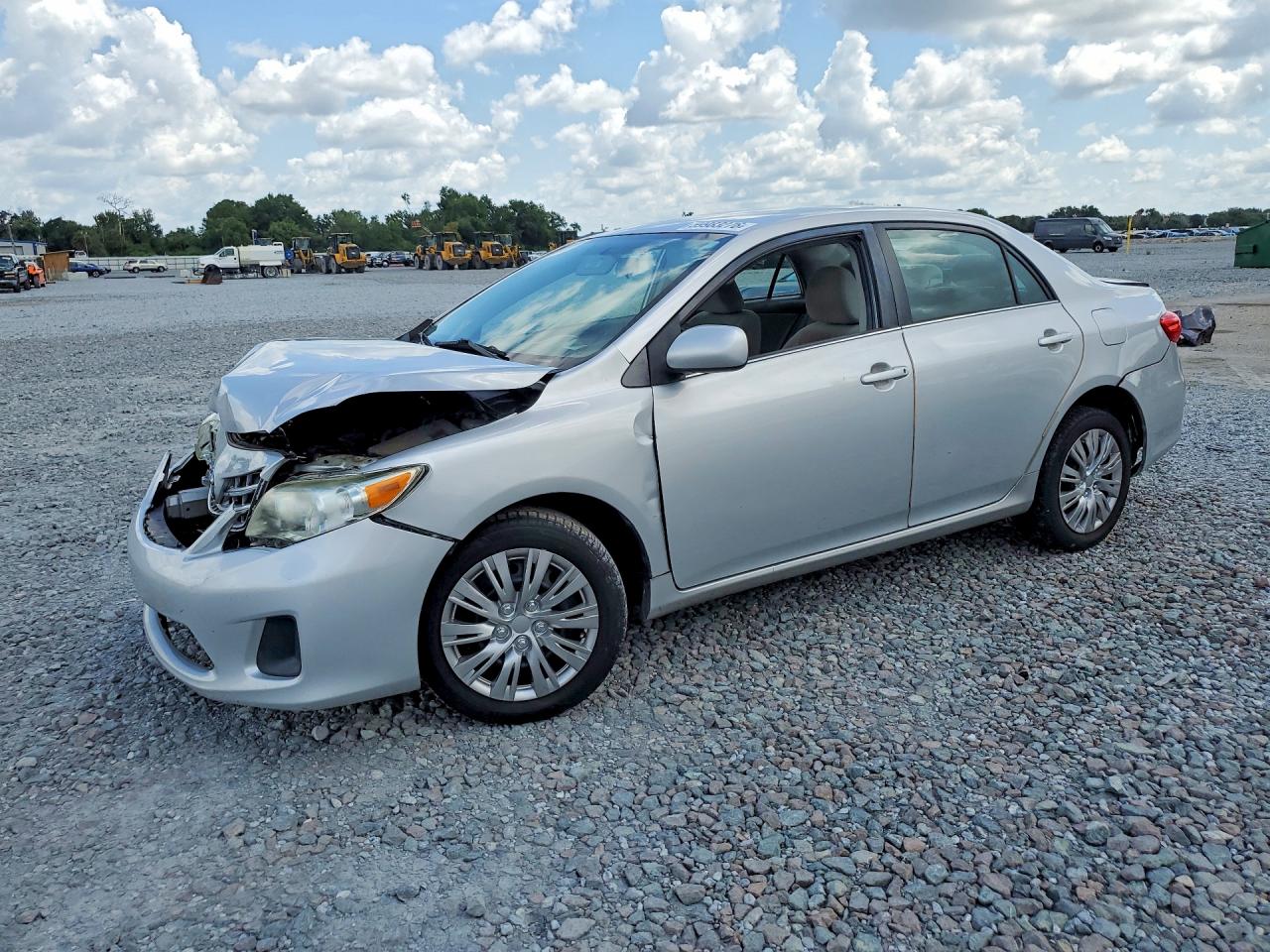 2013 Toyota Corolla Le Silver vin: 5YFBU4EE4DP076910