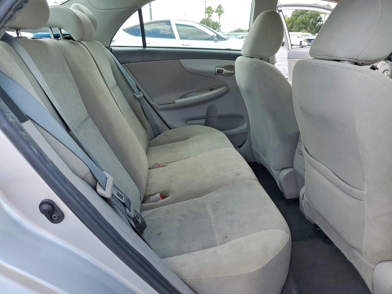 2013 Toyota Corolla Le Silver vin: 5YFBU4EE4DP076910