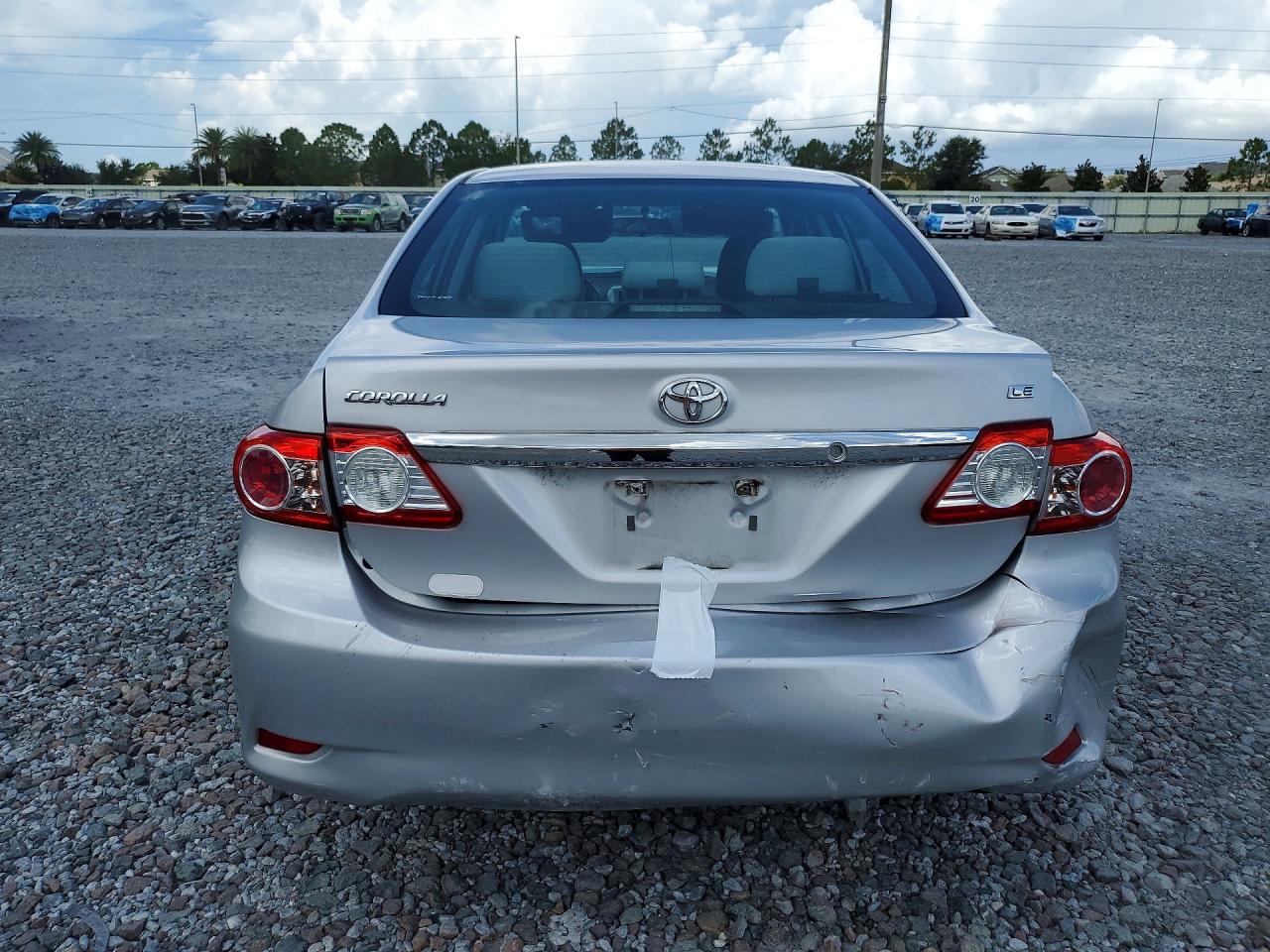 2013 Toyota Corolla Le Silver vin: 5YFBU4EE4DP076910