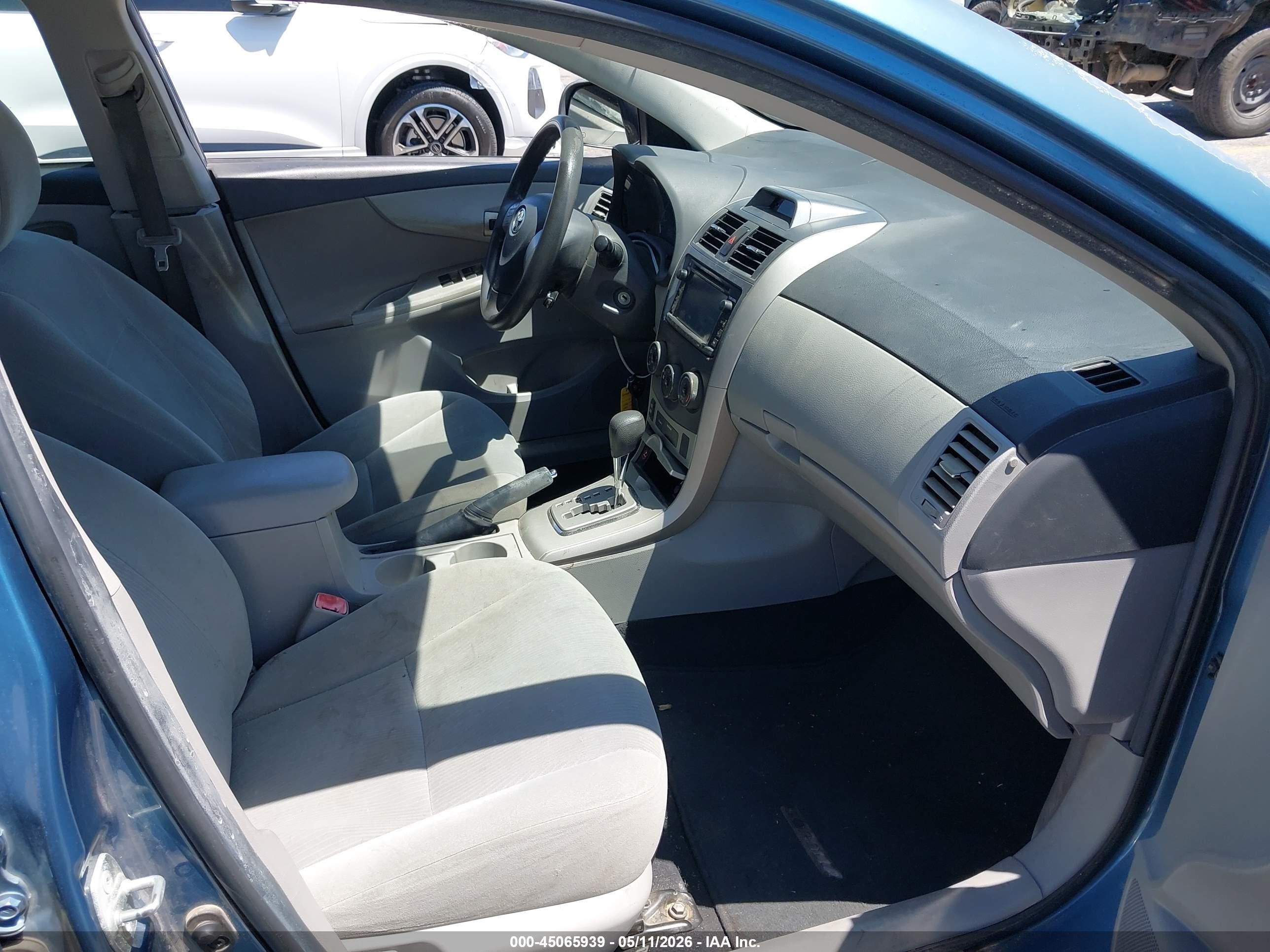 2013 Toyota Corolla Le Blue vin: 5YFBU4EE4DP078821