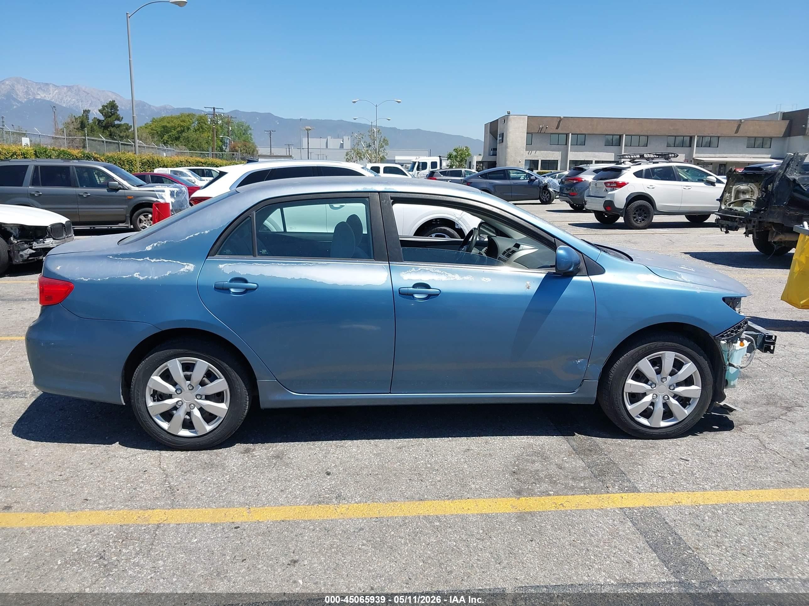 2013 Toyota Corolla Le Blue vin: 5YFBU4EE4DP078821