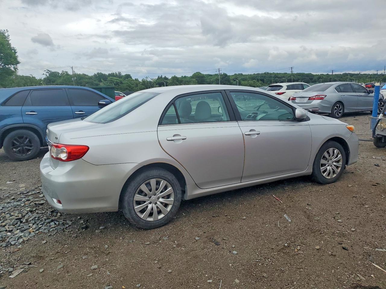 2013 Toyota Corolla Le Silver vin: 5YFBU4EE4DP096378