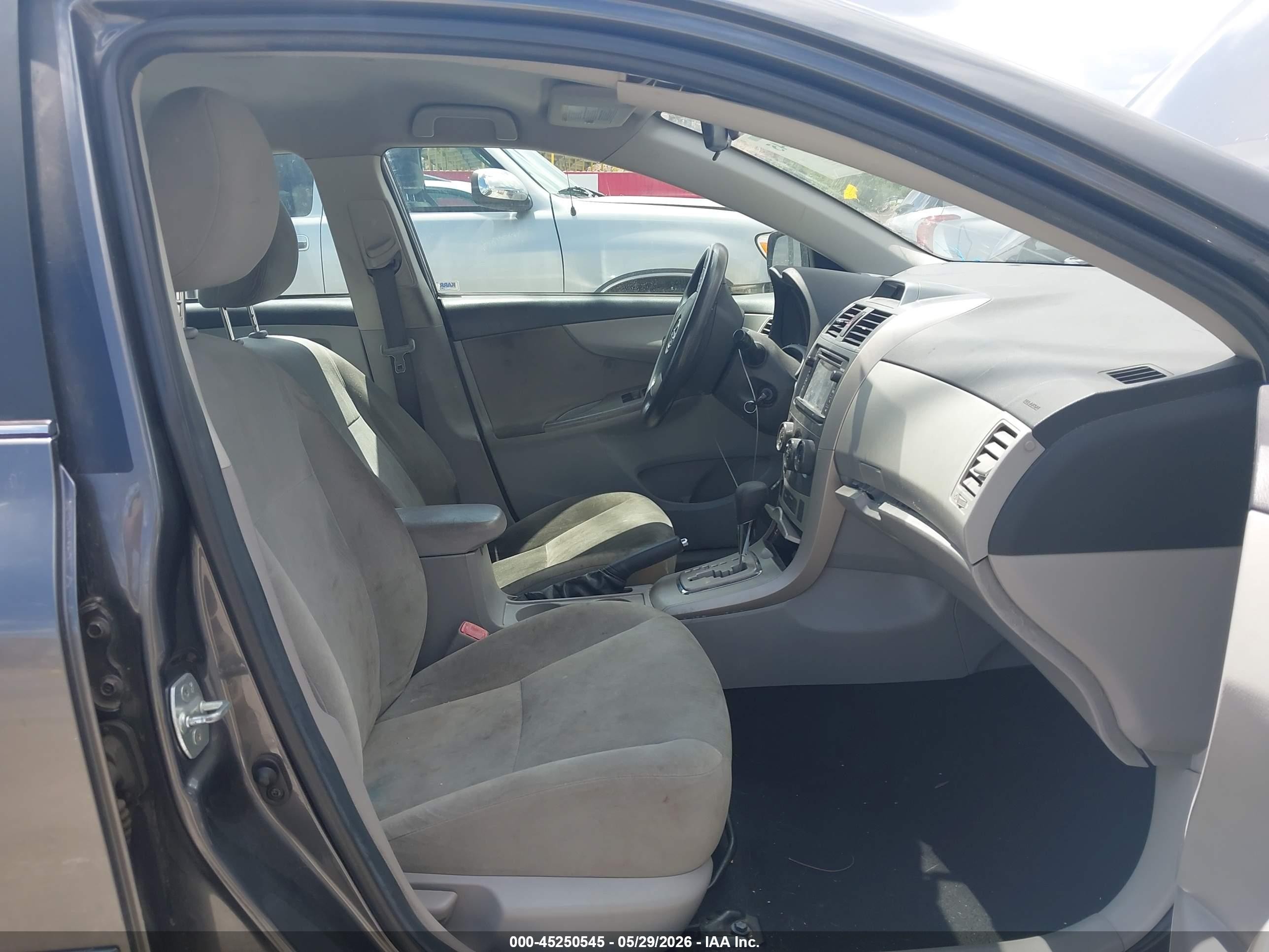 2013 Toyota Corolla Le Gray vin: 5YFBU4EE4DP105323