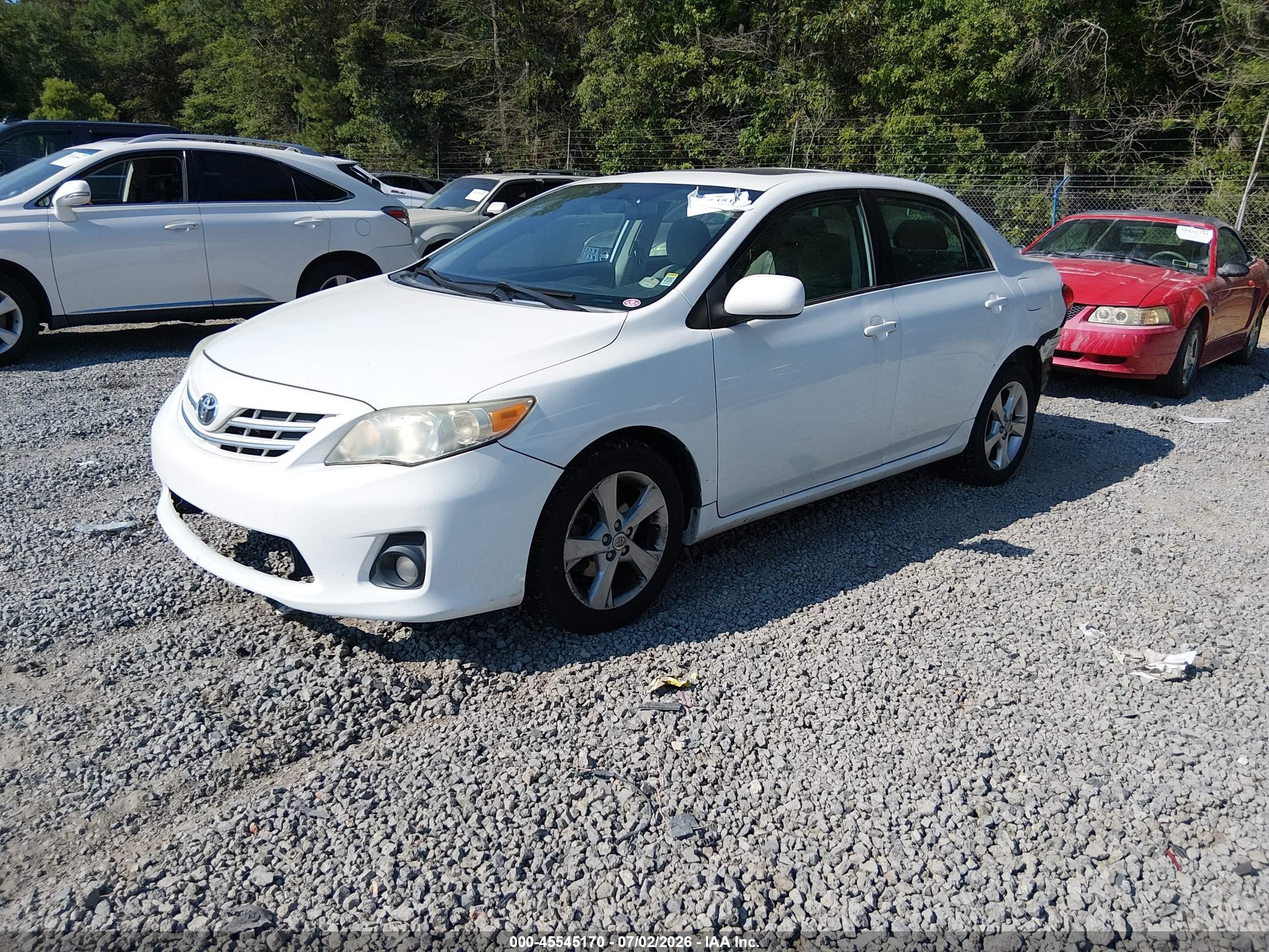 2013 Toyota Corolla Le Белый vin: 5YFBU4EE4DP106777