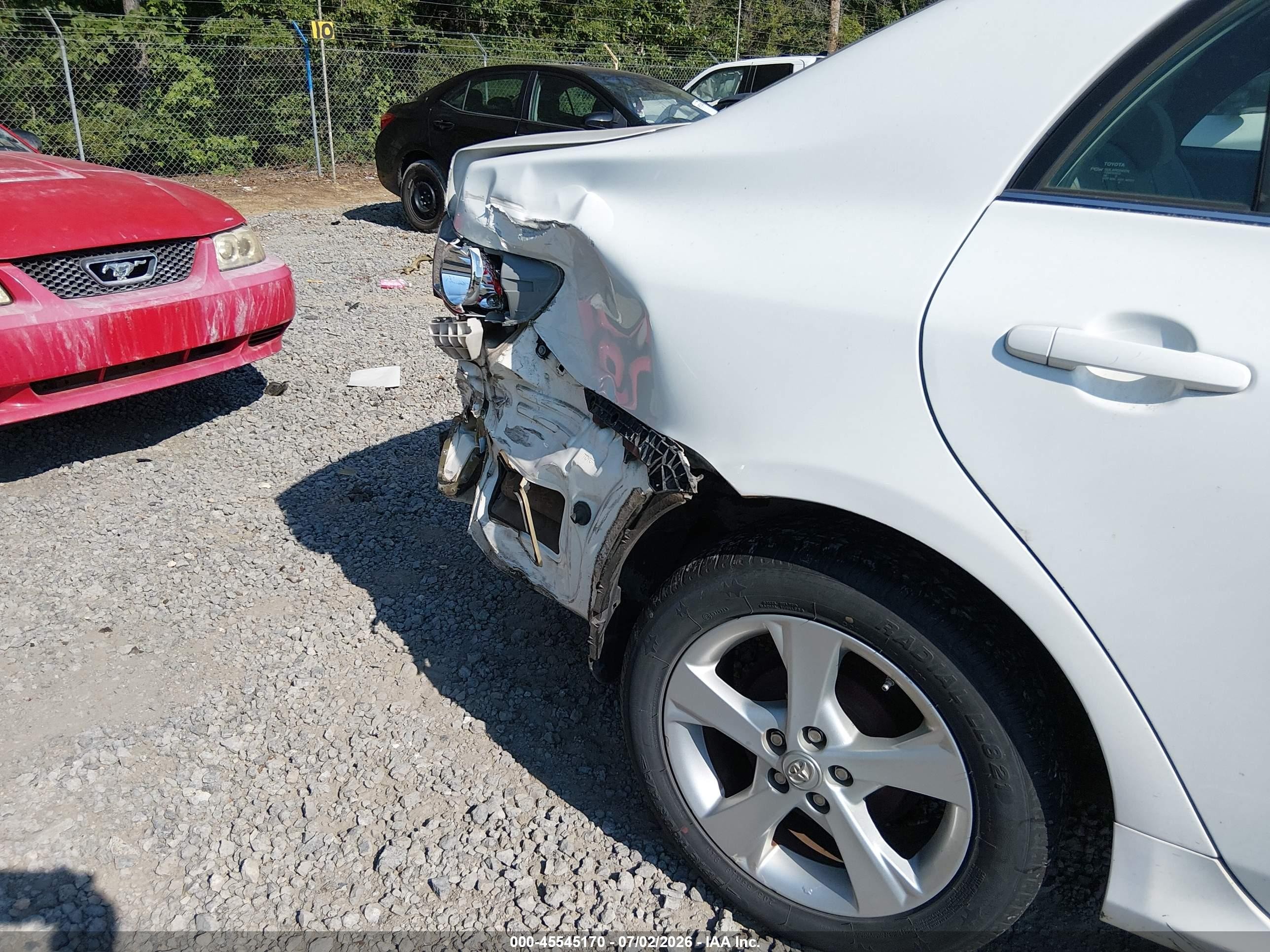 2013 Toyota Corolla Le Белый vin: 5YFBU4EE4DP106777